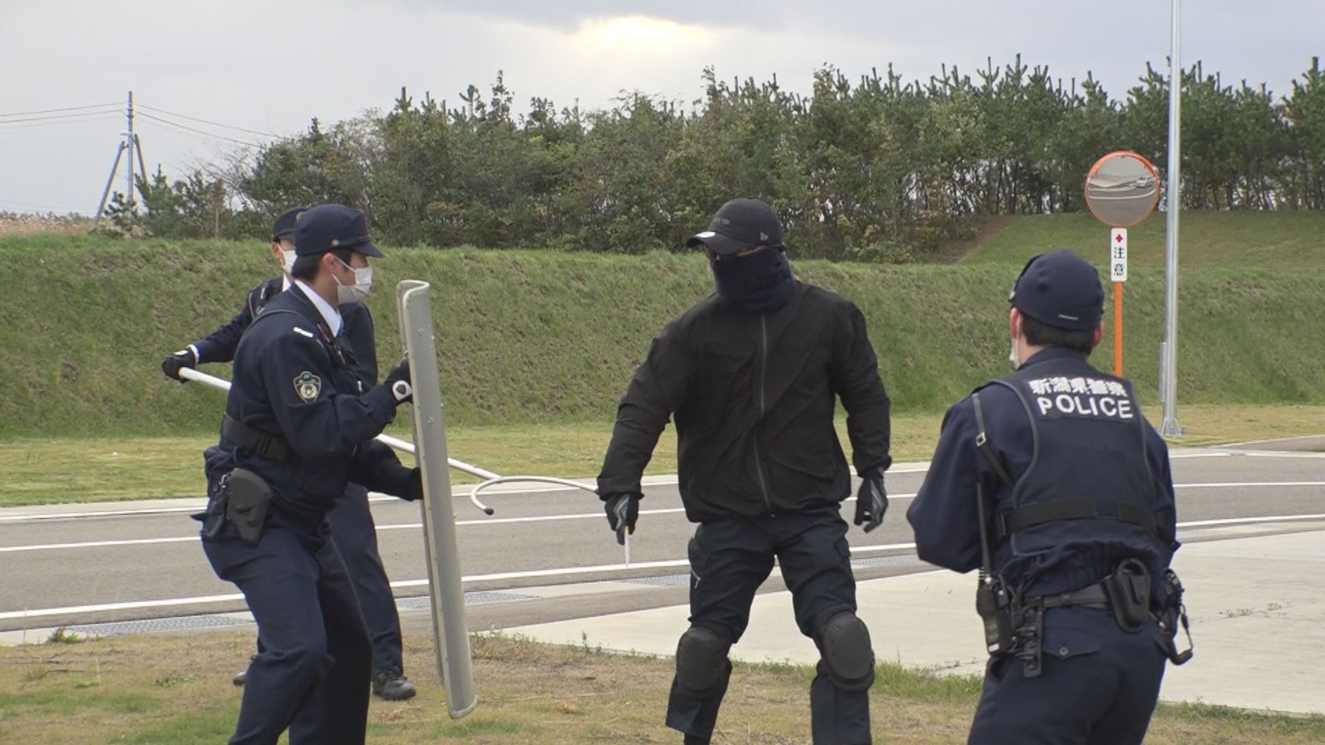 上越火力発電所でテロ対策 警察と合同訓練