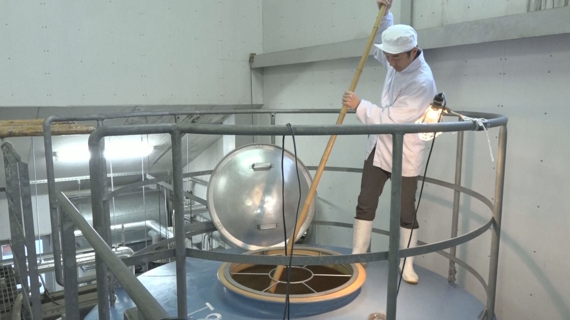猛暑の影響は？酒蔵で新酒しぼり作業