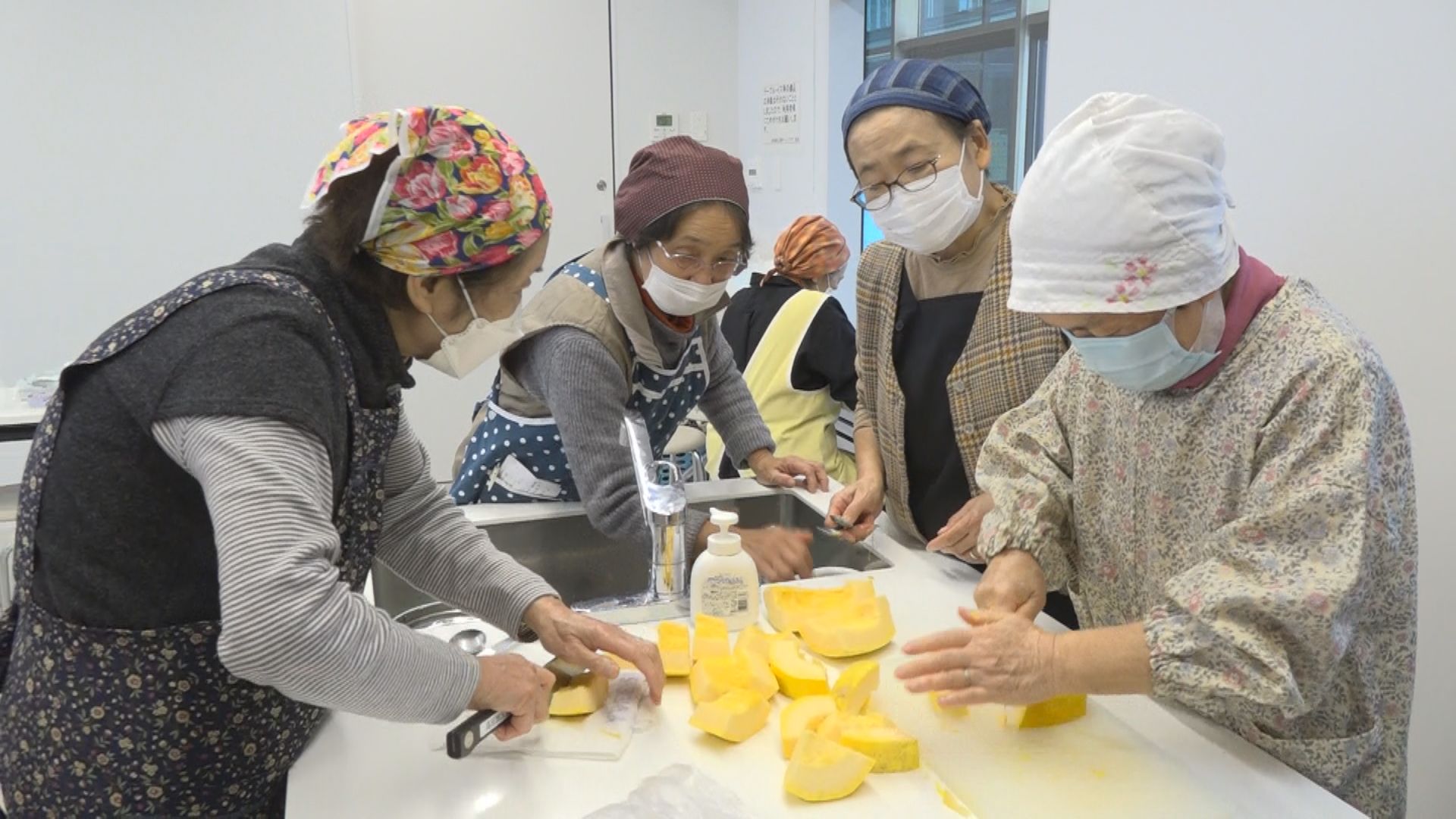 カボチャやあずき…地元野菜で冬至の料理教室