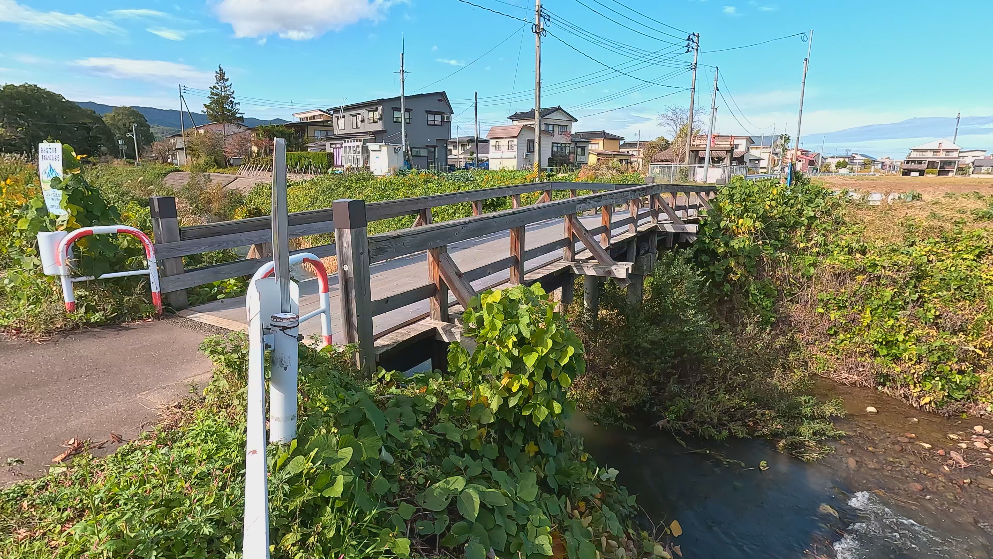 【動画】風情ある青田川の木橋 「高南橋」にサイクリング