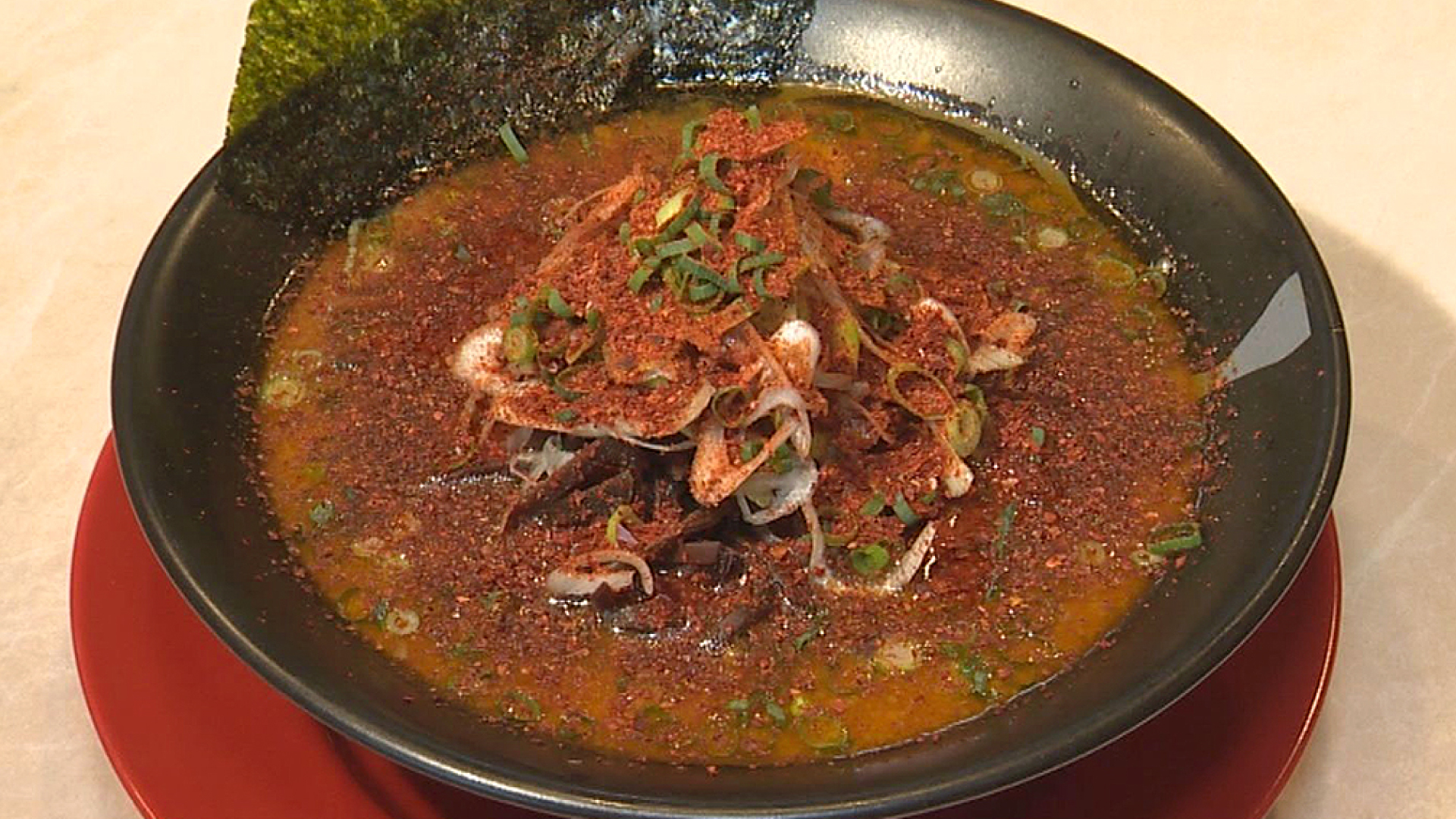 口から火が出る？ 冬季限定の真っ赤な味噌ラーメン登場！「らーめん だいじ」