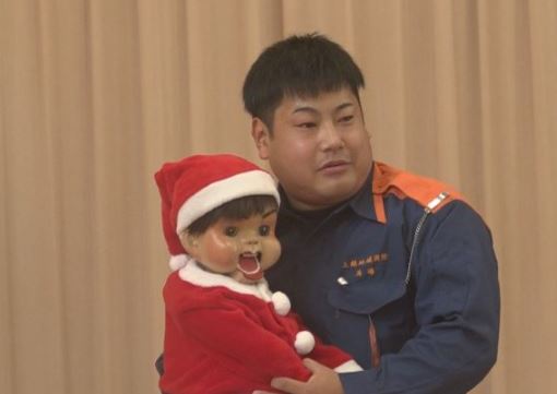 頸北消防署 腹話術で園児に火の用心呼び掛け