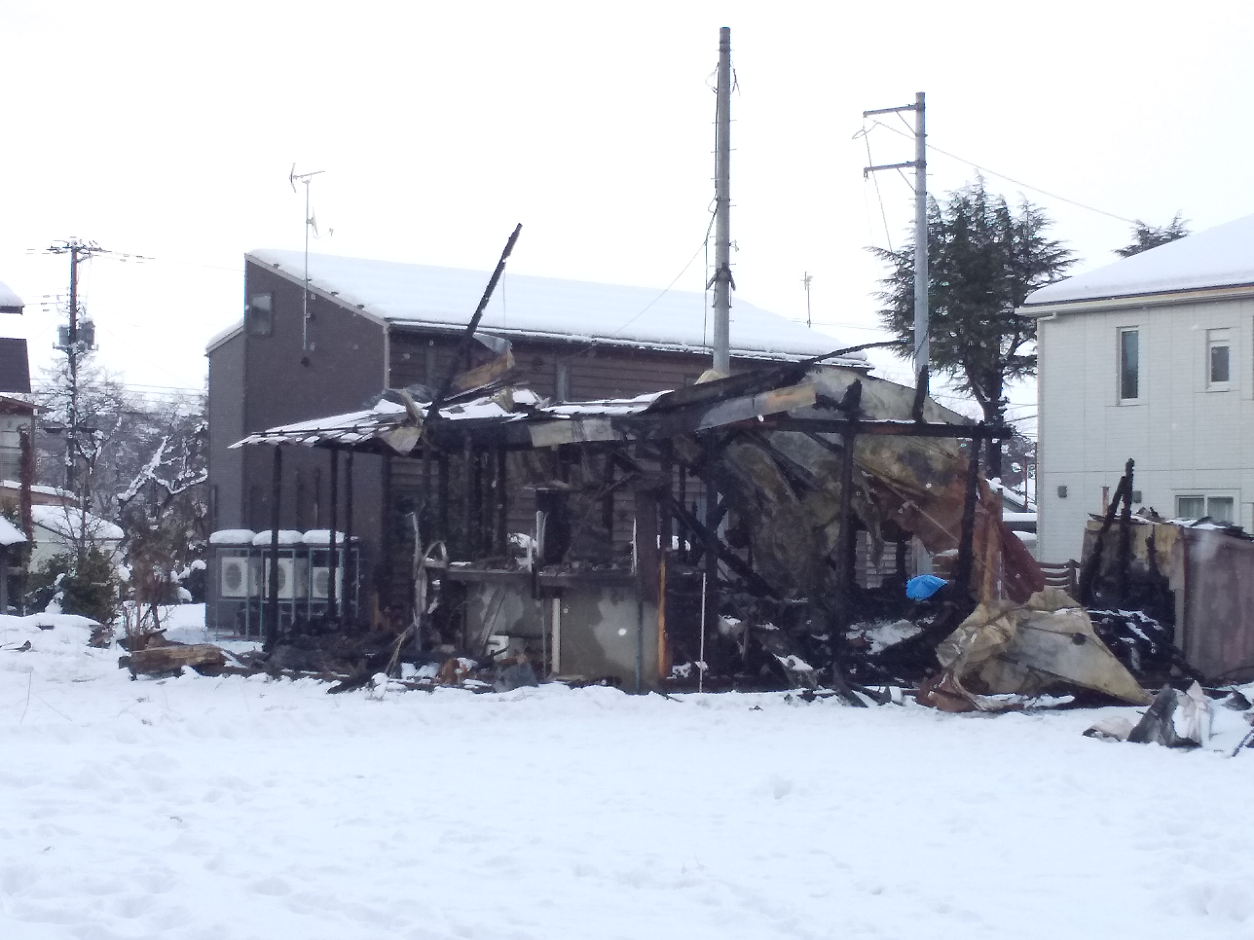 上越市西城町1丁目で住宅火災 焼け跡から1人の遺体