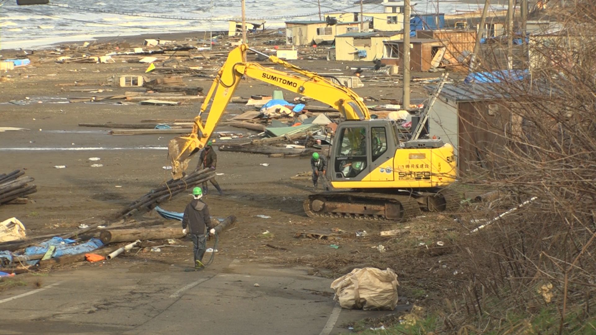 地震で建物などに被害 上越市で復旧工事など進む