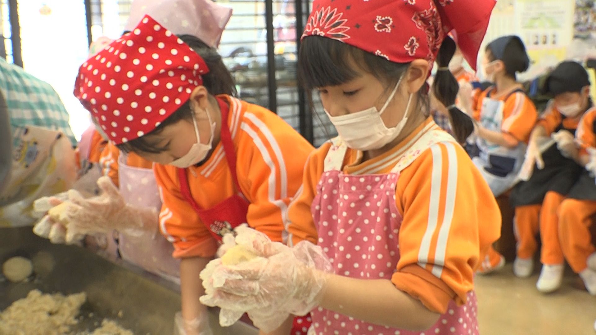 園児がみそづくり！門前にこにここども園