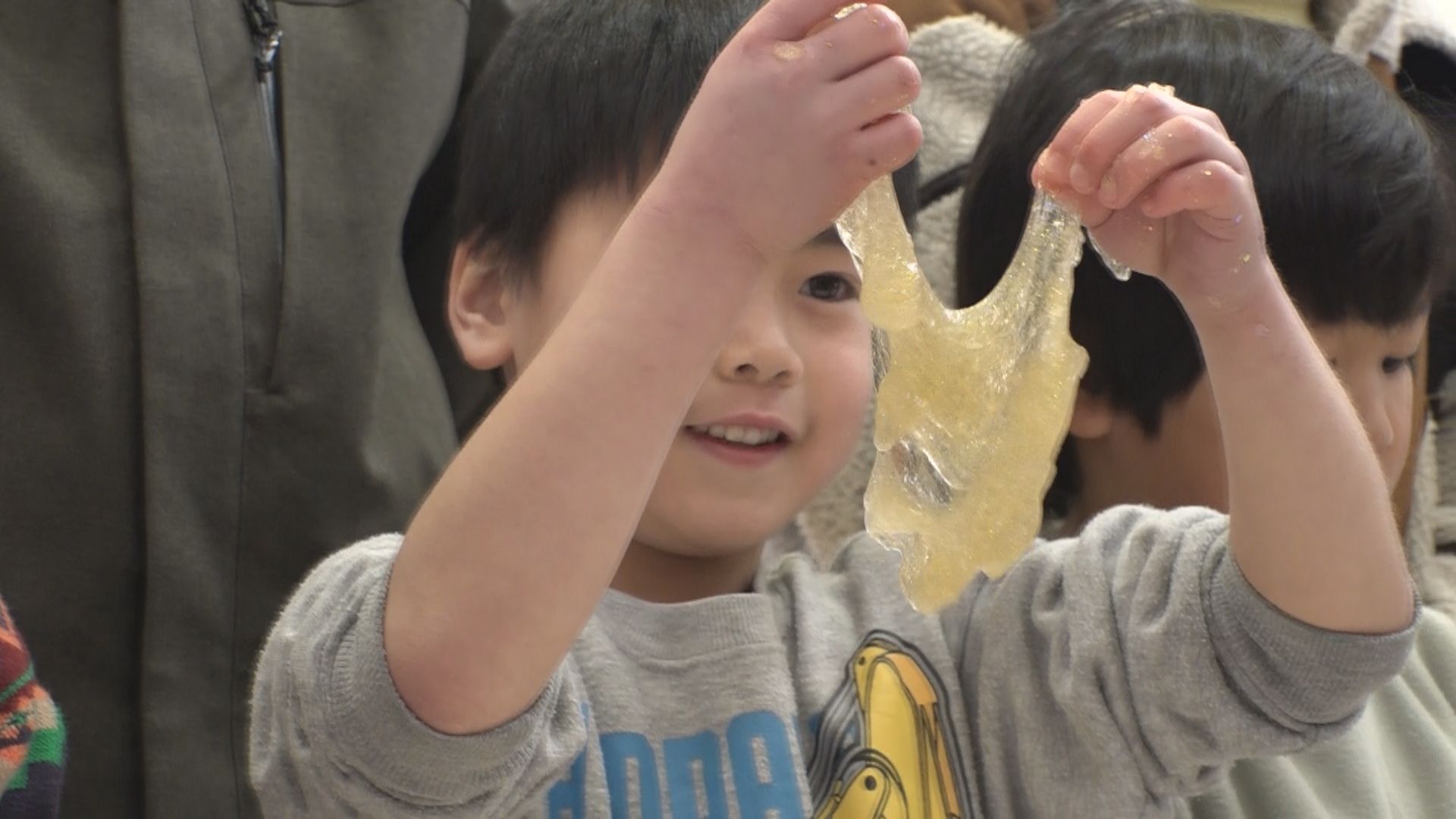 妙高保育園でサイエンス教室 園児がスライム作りに挑戦