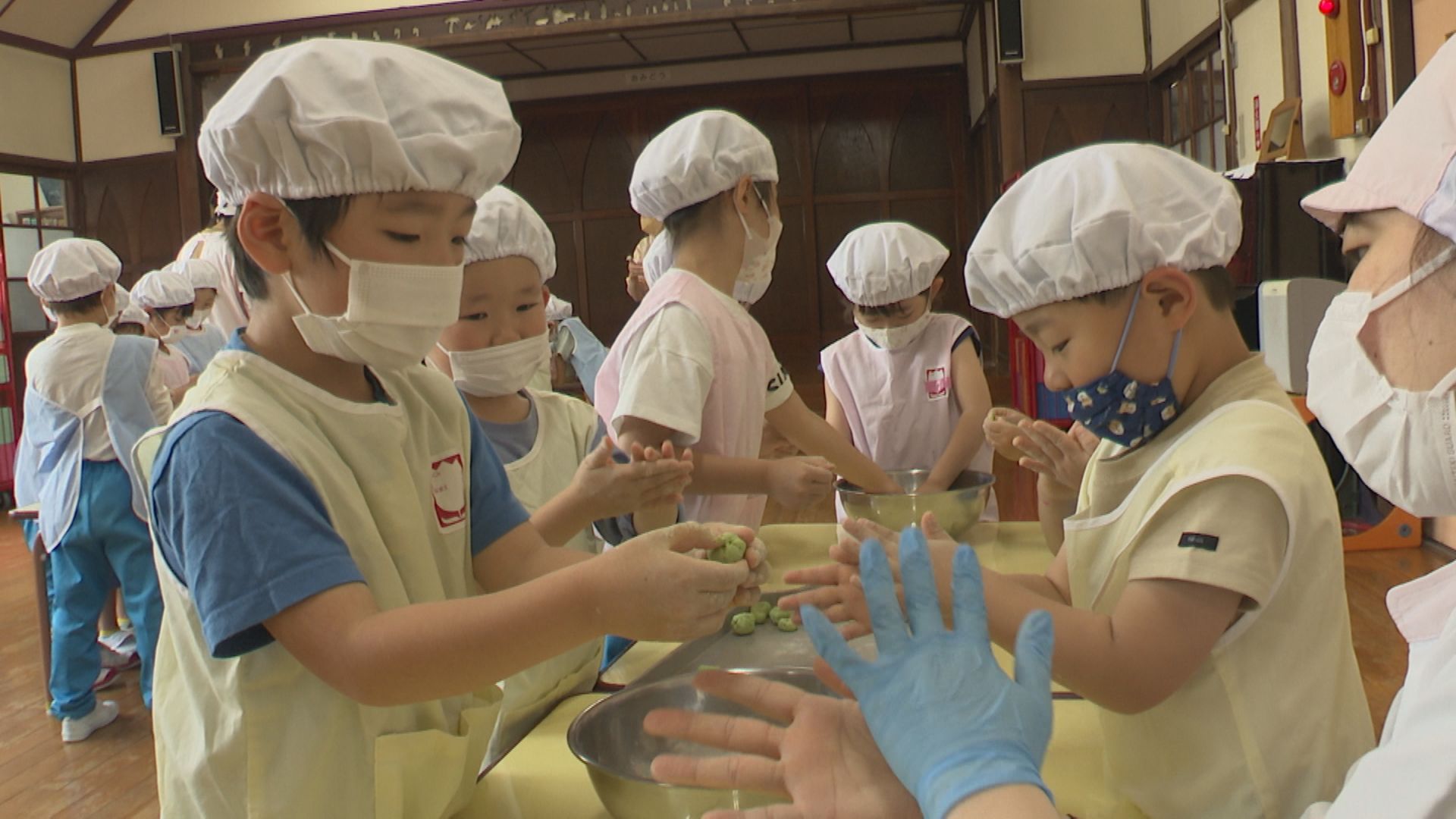 若草色を召し上がれ！ ヨモギ団子作りに挑戦