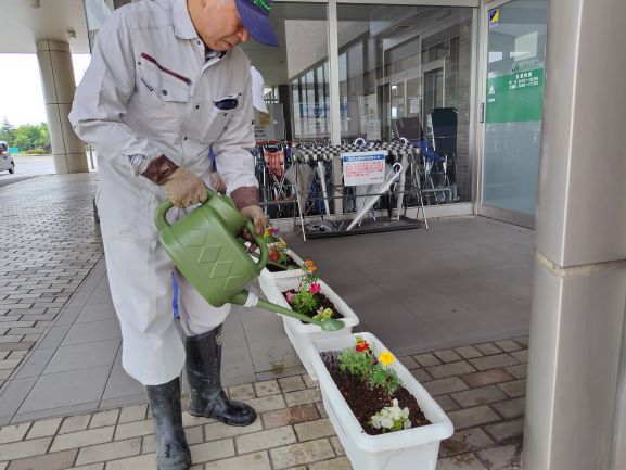 「新道地区活性化委員会」発足  花のプランターで地域に彩を！