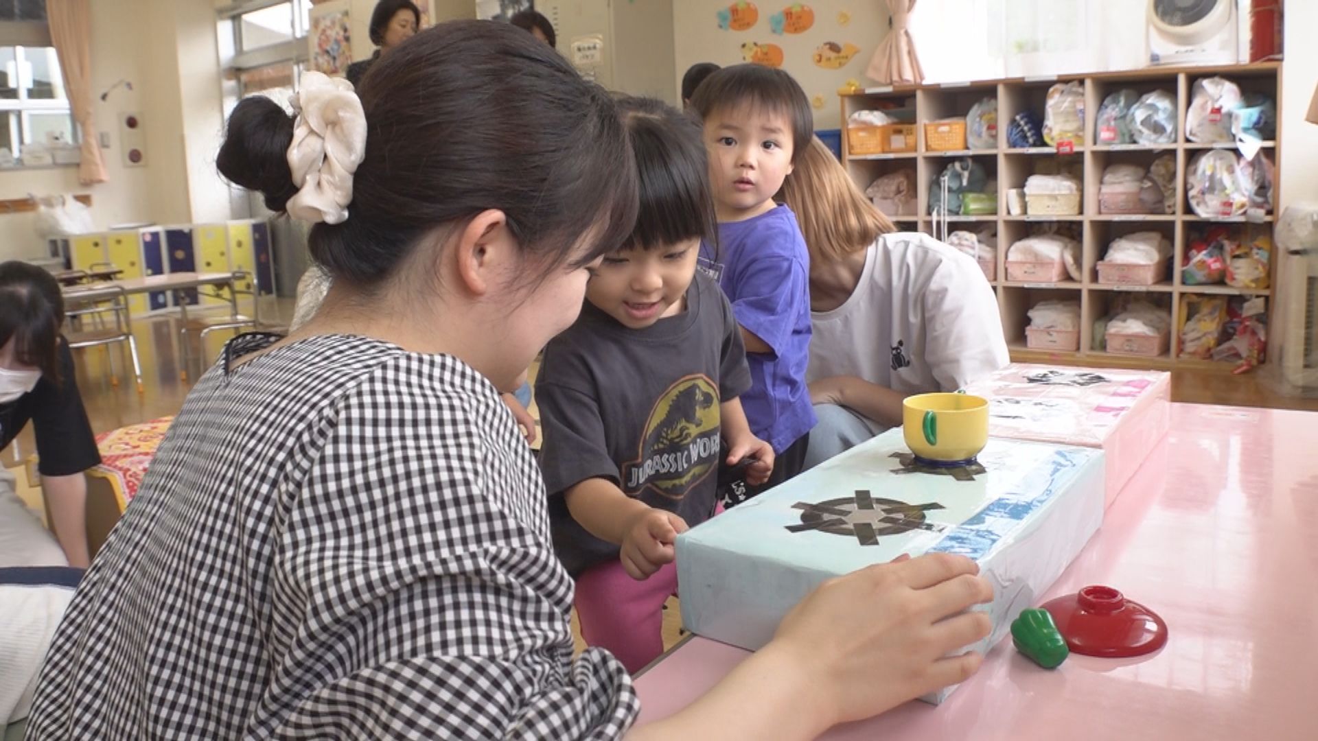 園児におもちゃをプレゼント！上越公務員･情報ビジネス専門学校