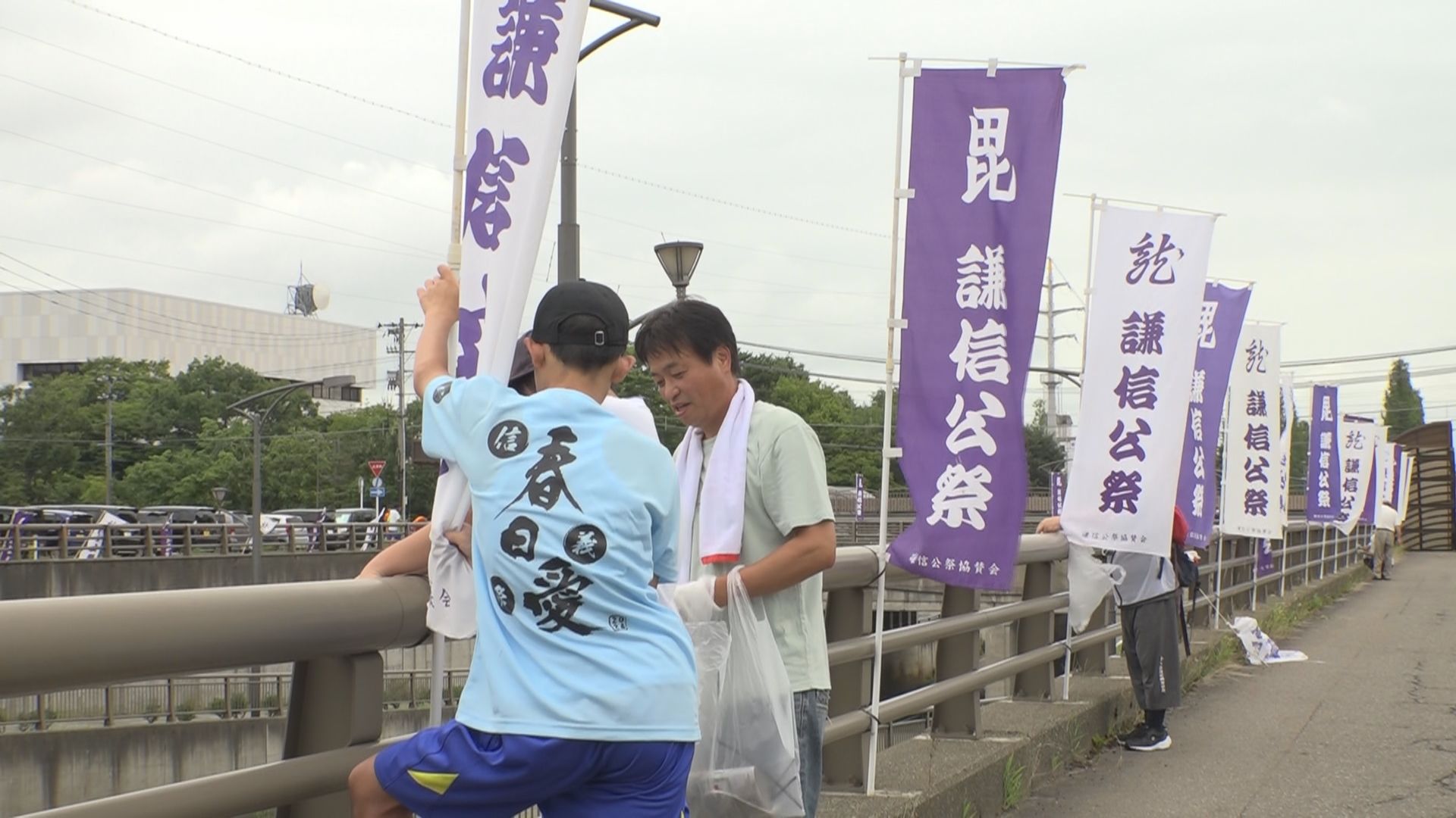 謙信公祭をPR！春日中生徒がのぼり旗設置