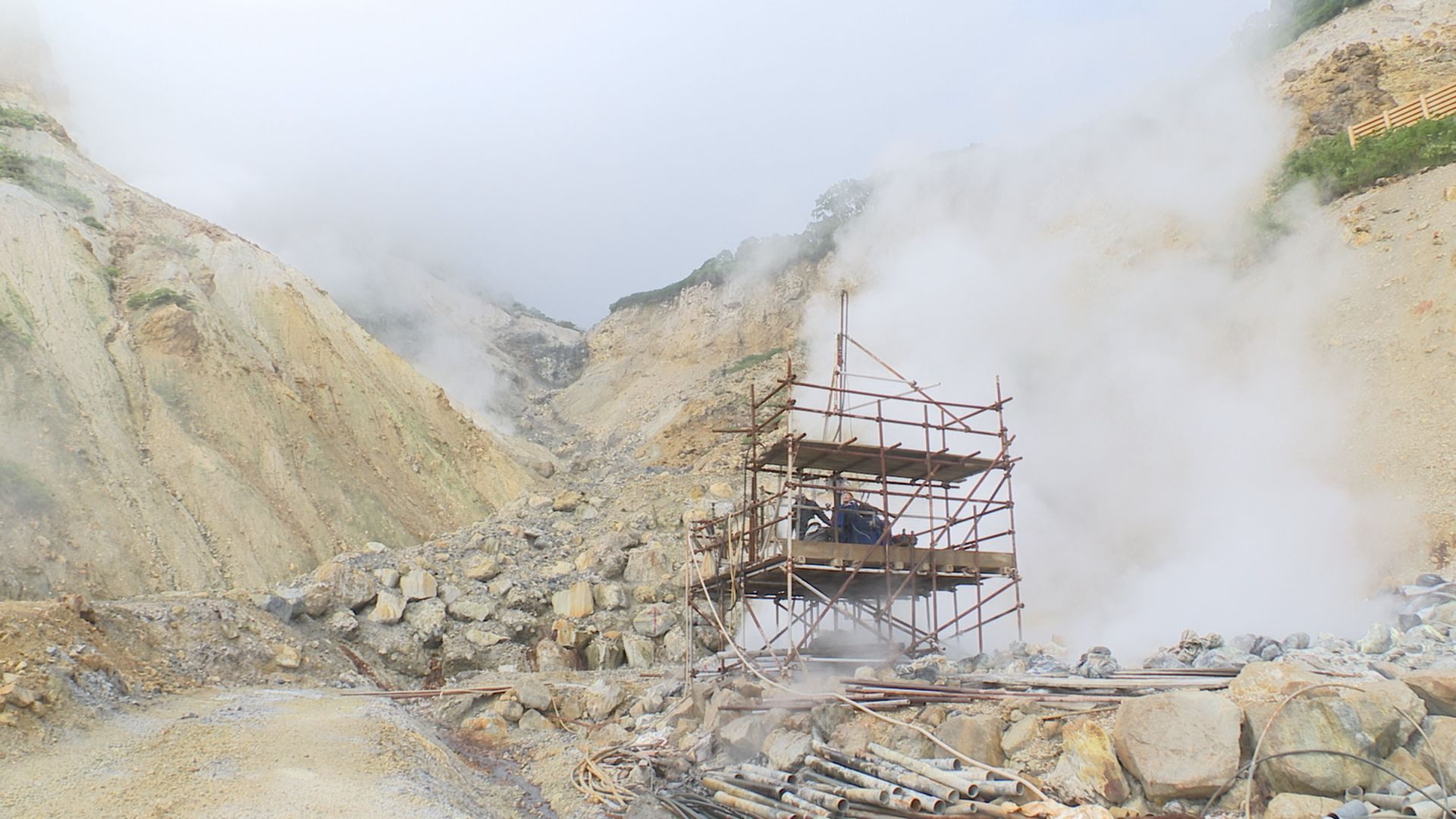 池の平温泉 「南地獄谷」で新たな源泉探す掘削作業