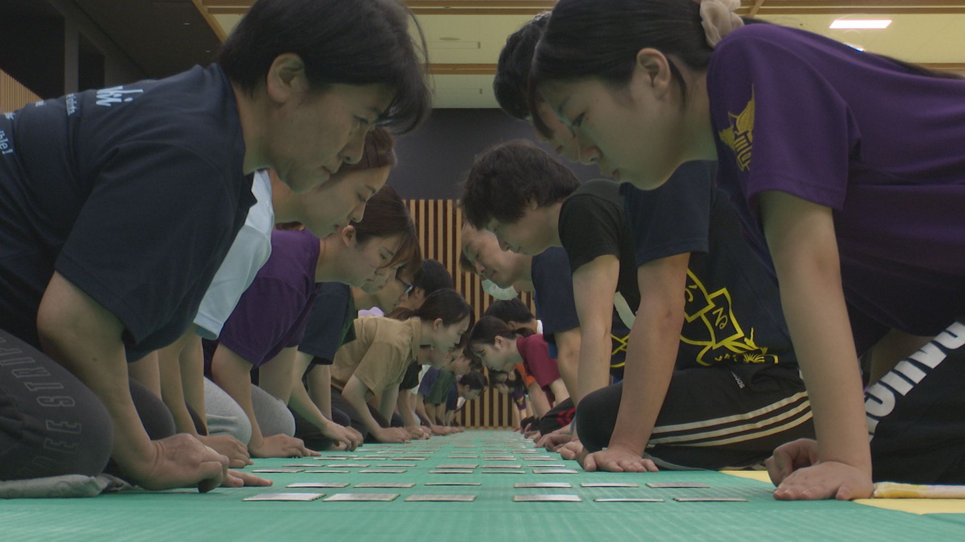 謙信公武道館で競技かるたの全国大会 270人が腕競う！