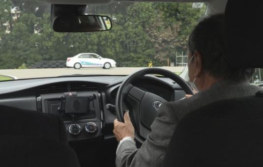 高齢ドライバーが技術を再確認 上越自動車学校でドライビングスクール