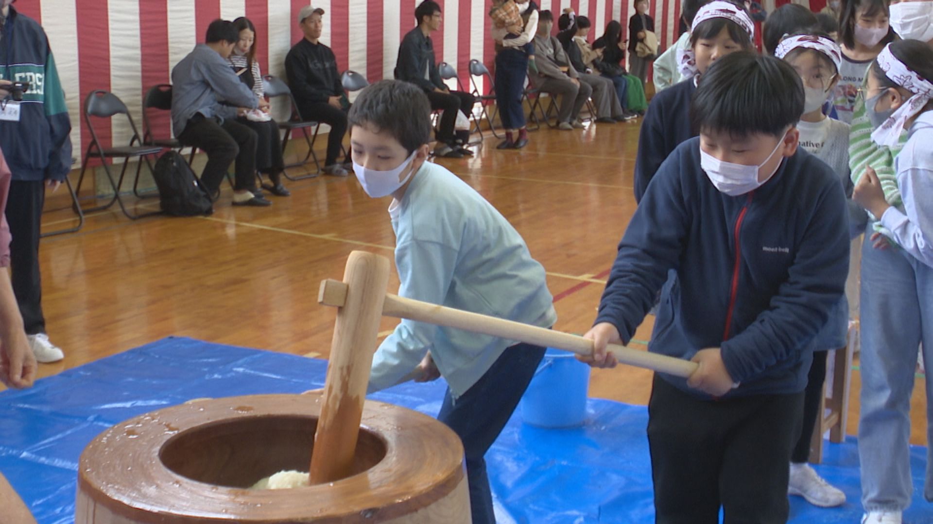 美守小で最後の文化祭  地域の人と餅つき！