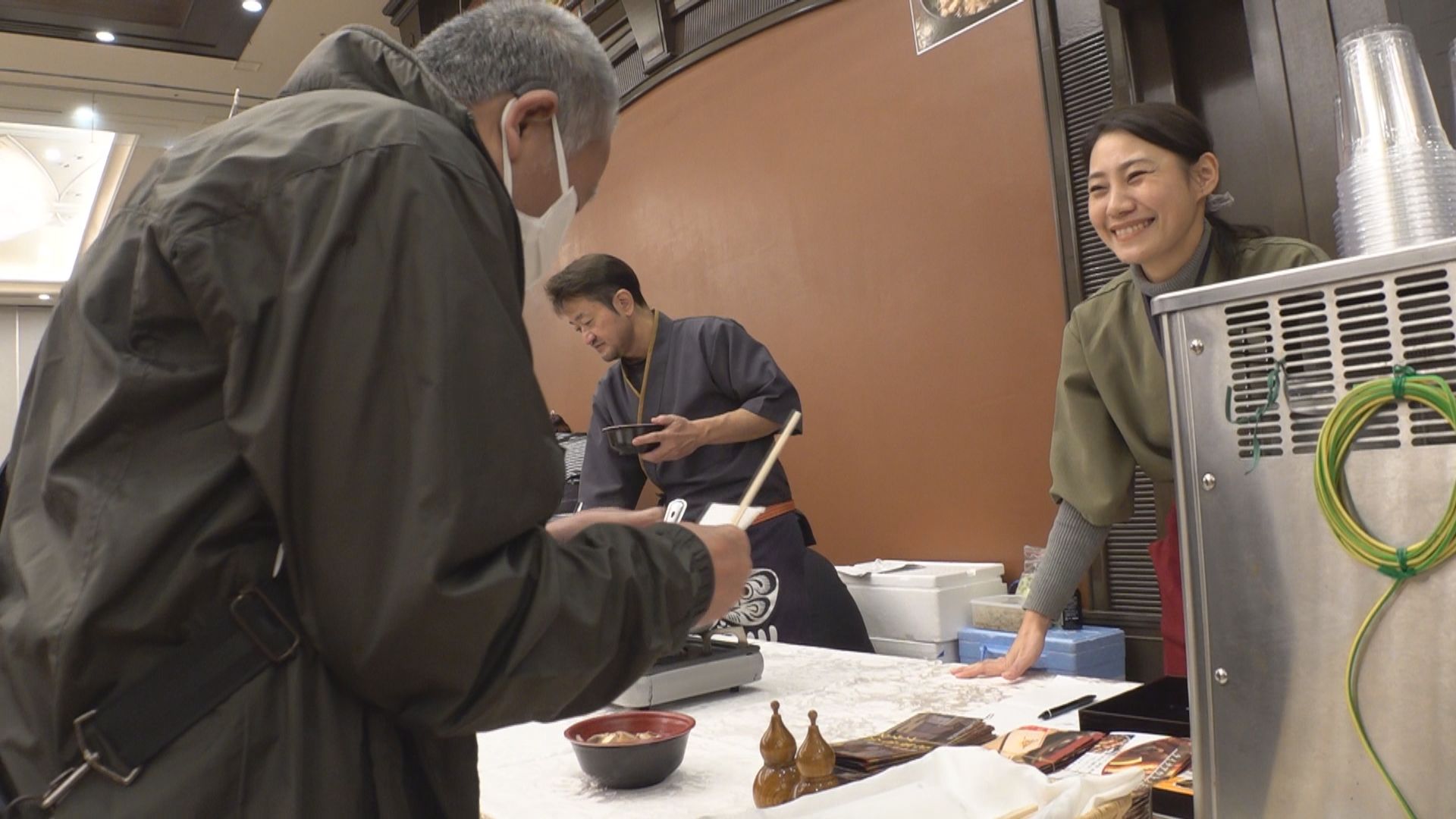 「さかきん発酵鍋」が味わえるイベント 家族連れなどでにぎわう