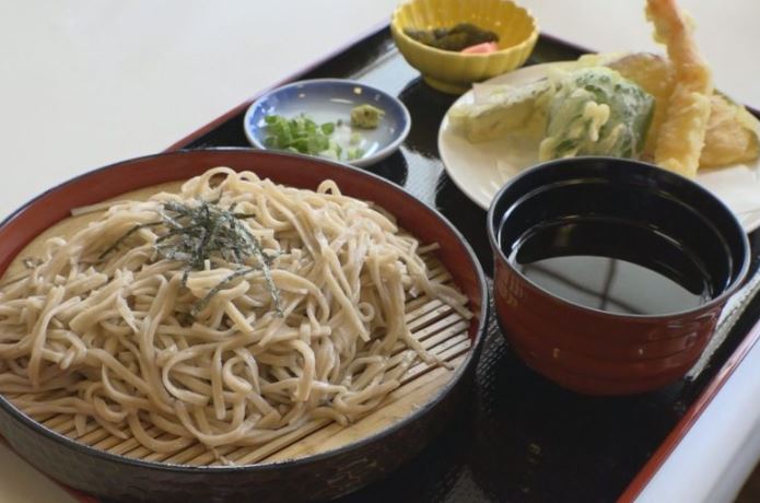 オープン前から大行列！清里区で新そば祭り