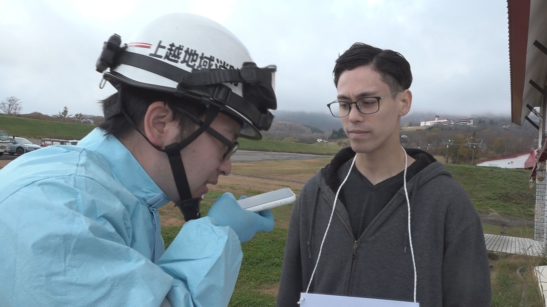 スキー場で火災想定訓練  外国人の対応に翻訳アプリ活用