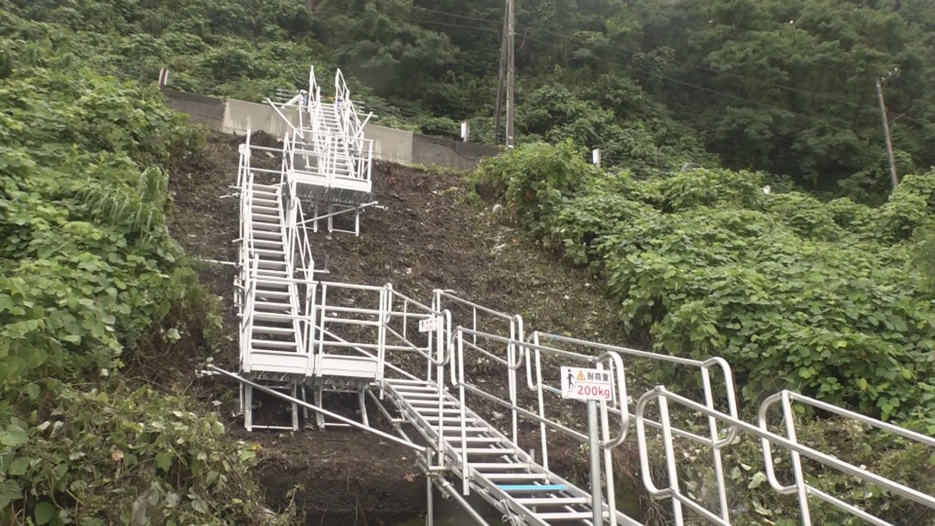 津波から逃げる避難階段を新たに設置へ 上越市 なおえつ海水浴場