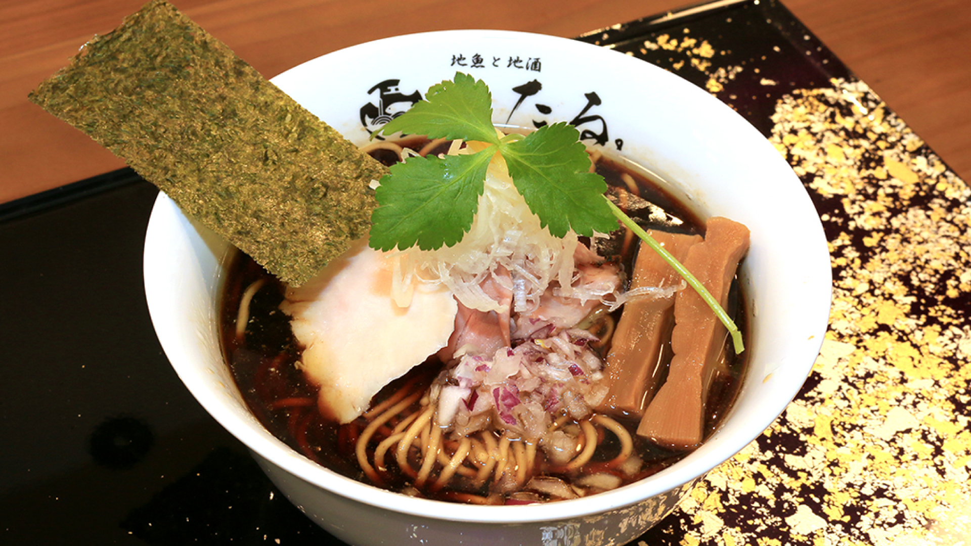 昼は中華そば専門店、夜は海鮮居酒屋「わたる。幸町店」オープン