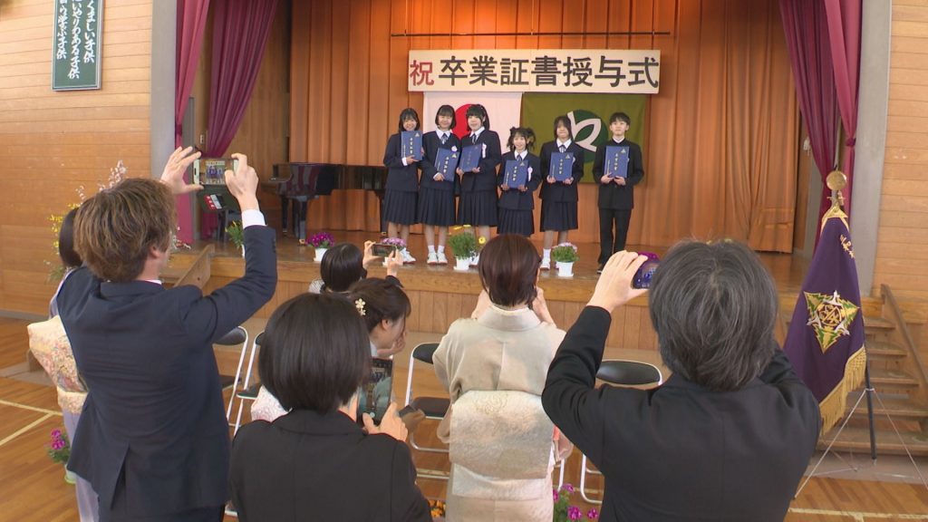 上杉小　卒業式