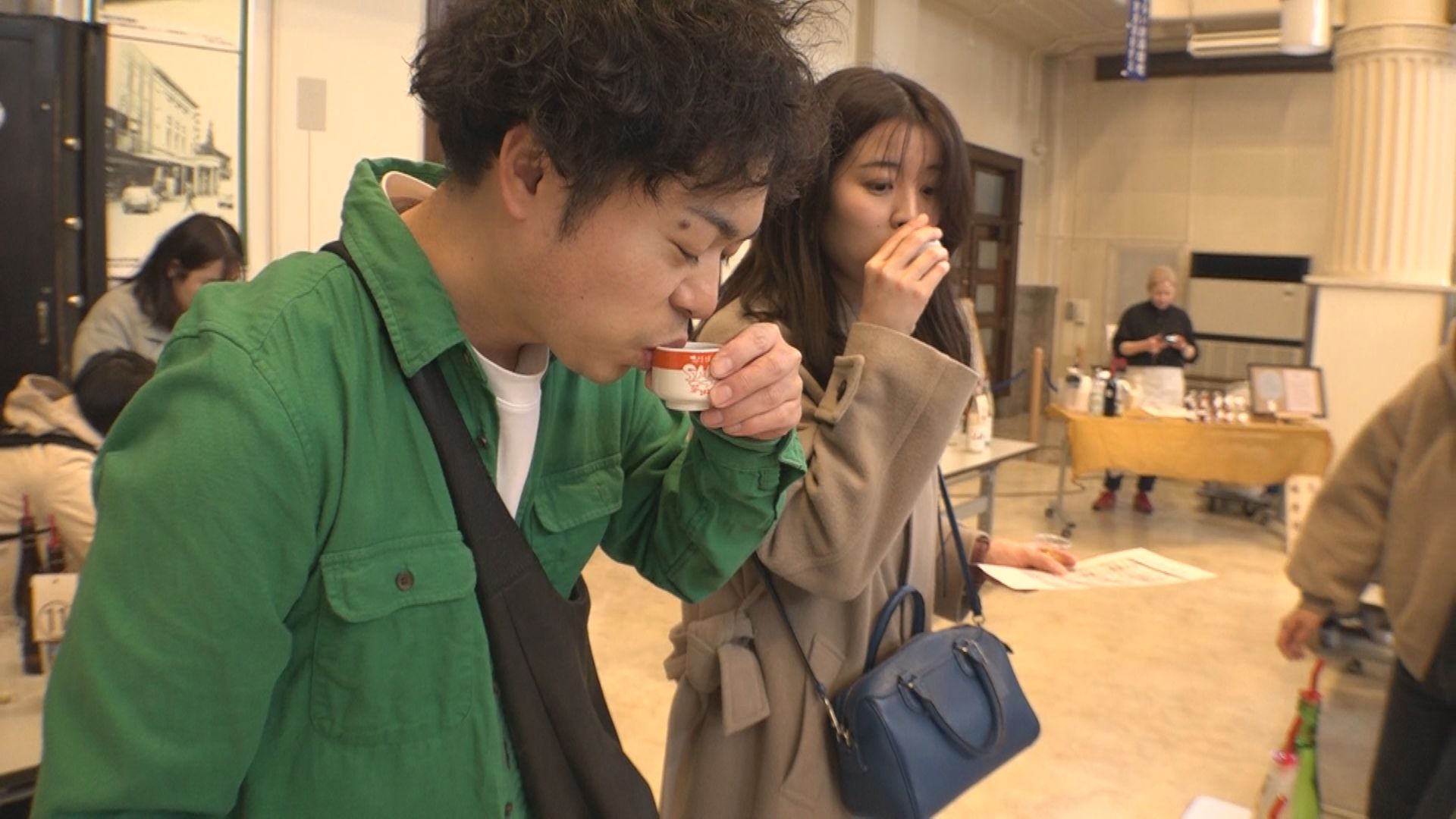 サクラの季節にほろ酔い気分 本町で「新酒まつり」