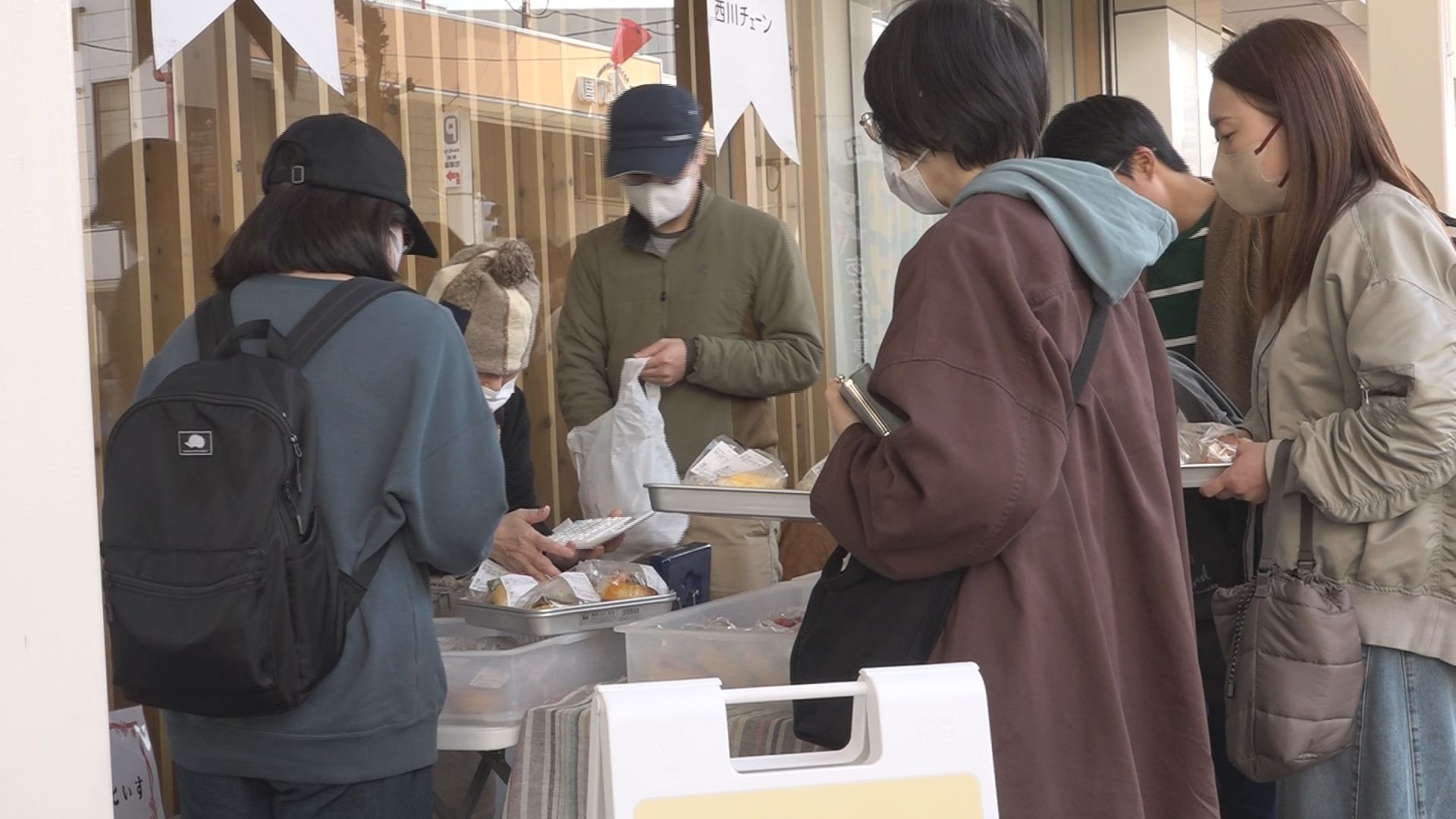 「サクラ」にちなんだパン勢ぞろい！高田本町商店街でパン祭り
