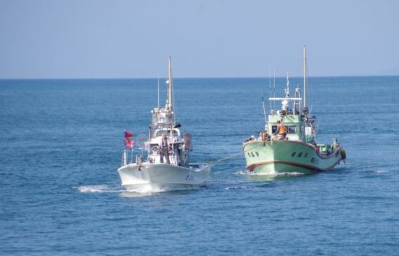直江津沖 遊漁船が浸水し救助 乗員･乗客14人にけがなし