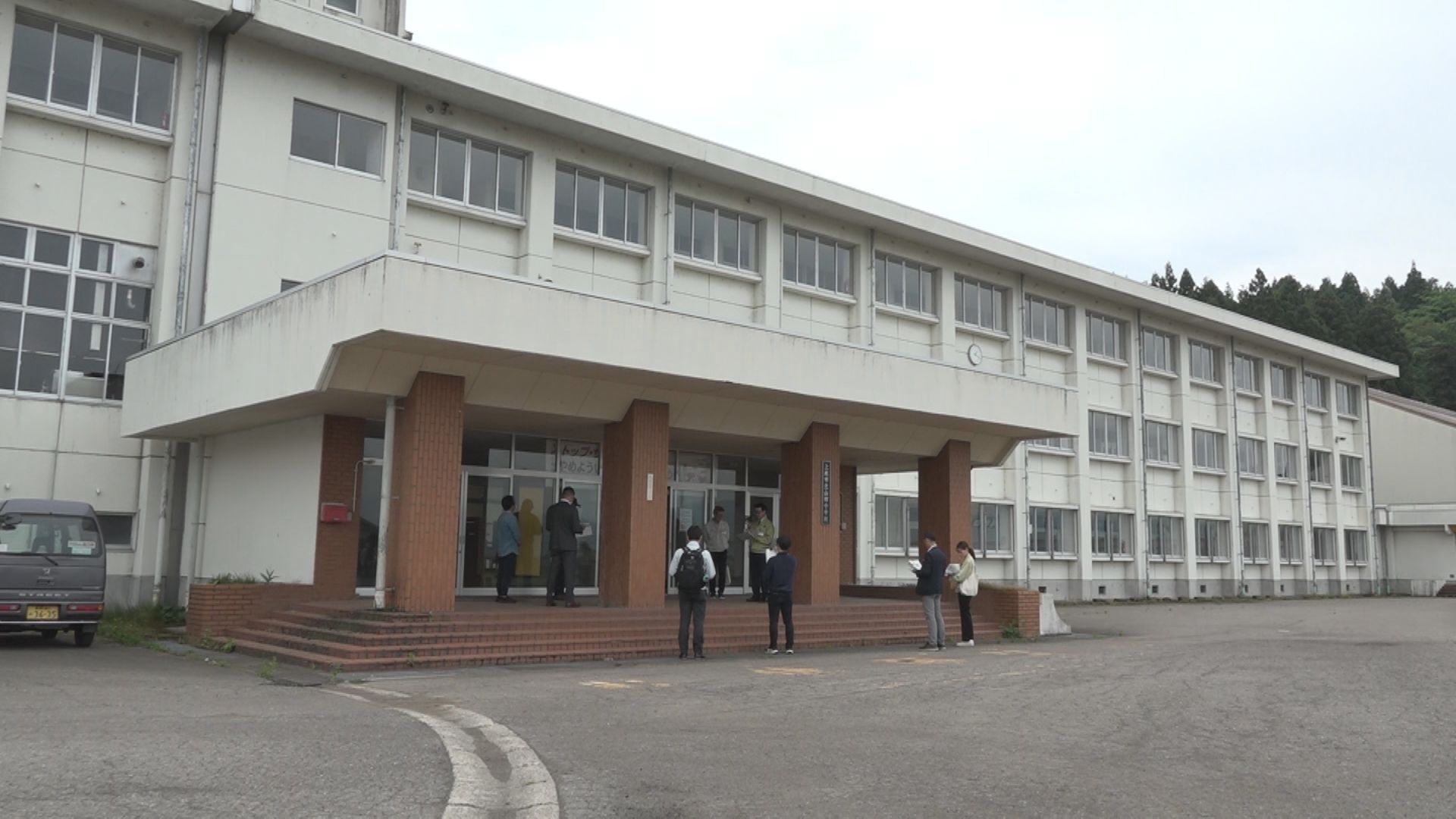 上越市廃校の利活用に向けて 民間事業者が見学