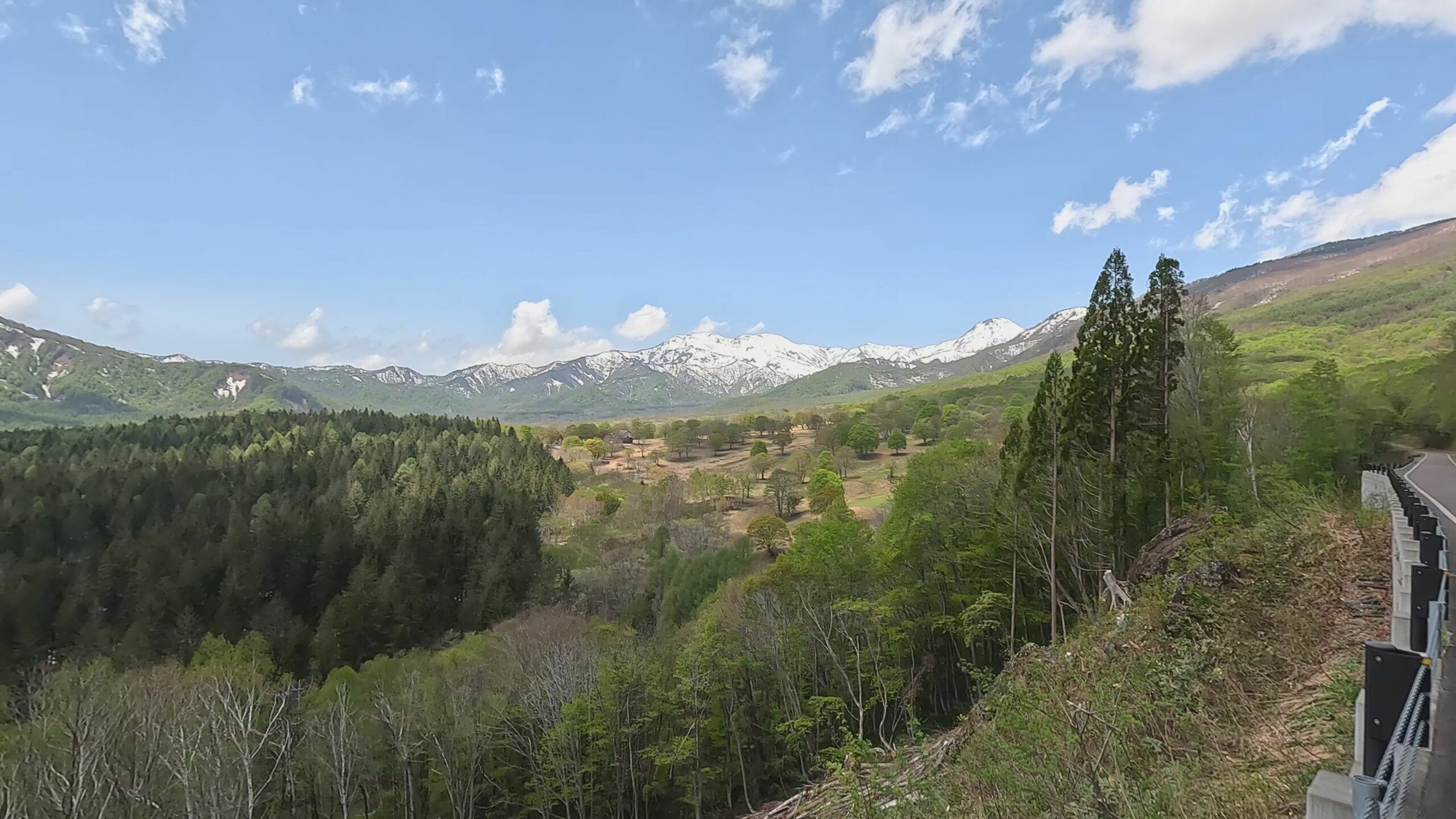 【動画】山笑う笹ヶ峰高原 残雪と新緑と青い空