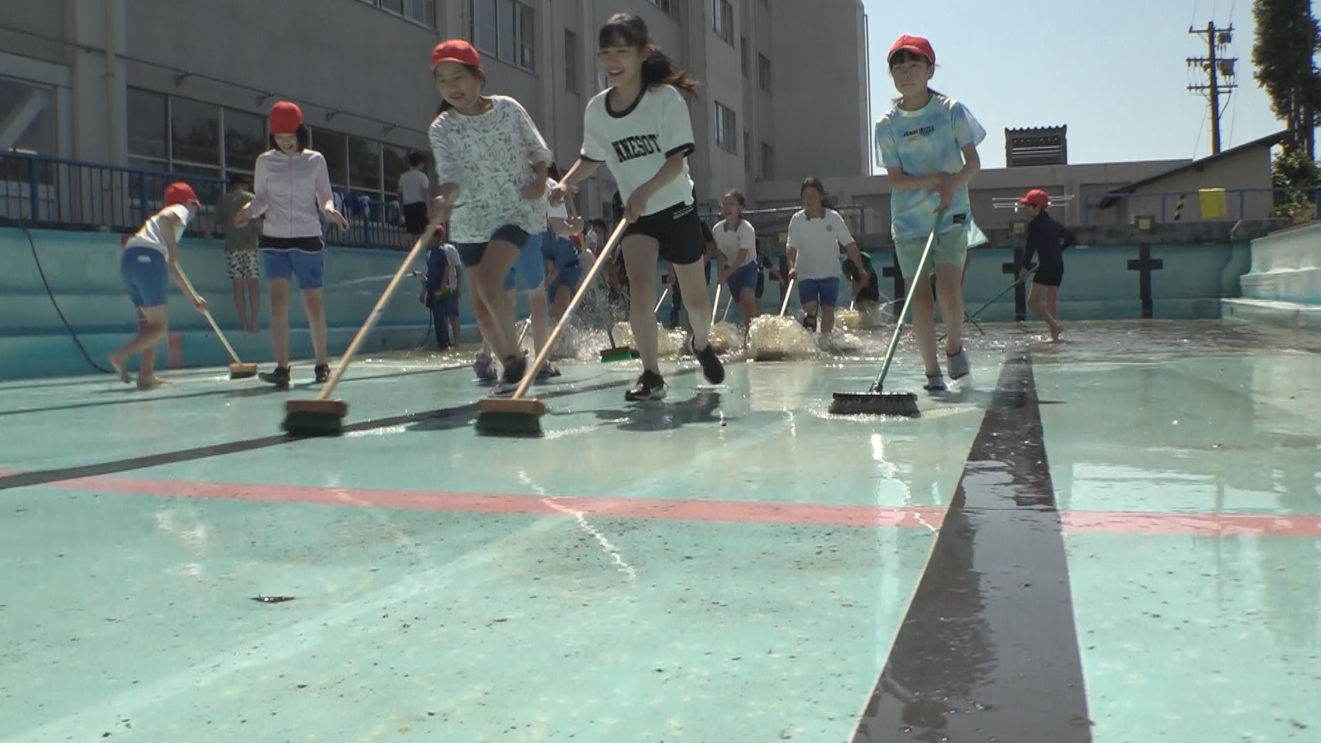 夏が待ちきれない！大手町小学校でプール清掃