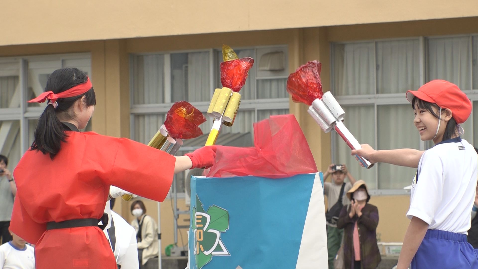 聖火リレーで心をひとつに！三和小で初めての体育大会　