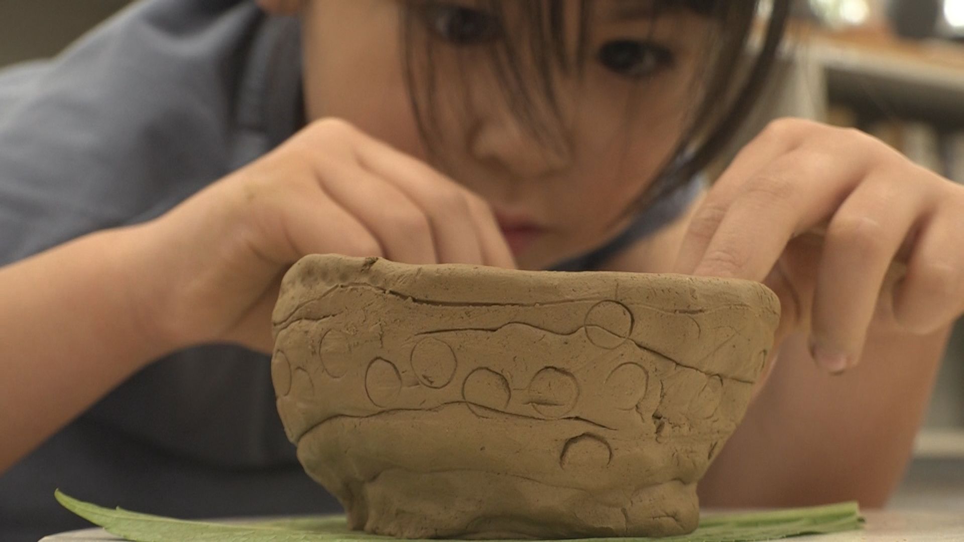 気分は弥生人！釜蓋遺跡公園でまが玉や土器を作る体験会