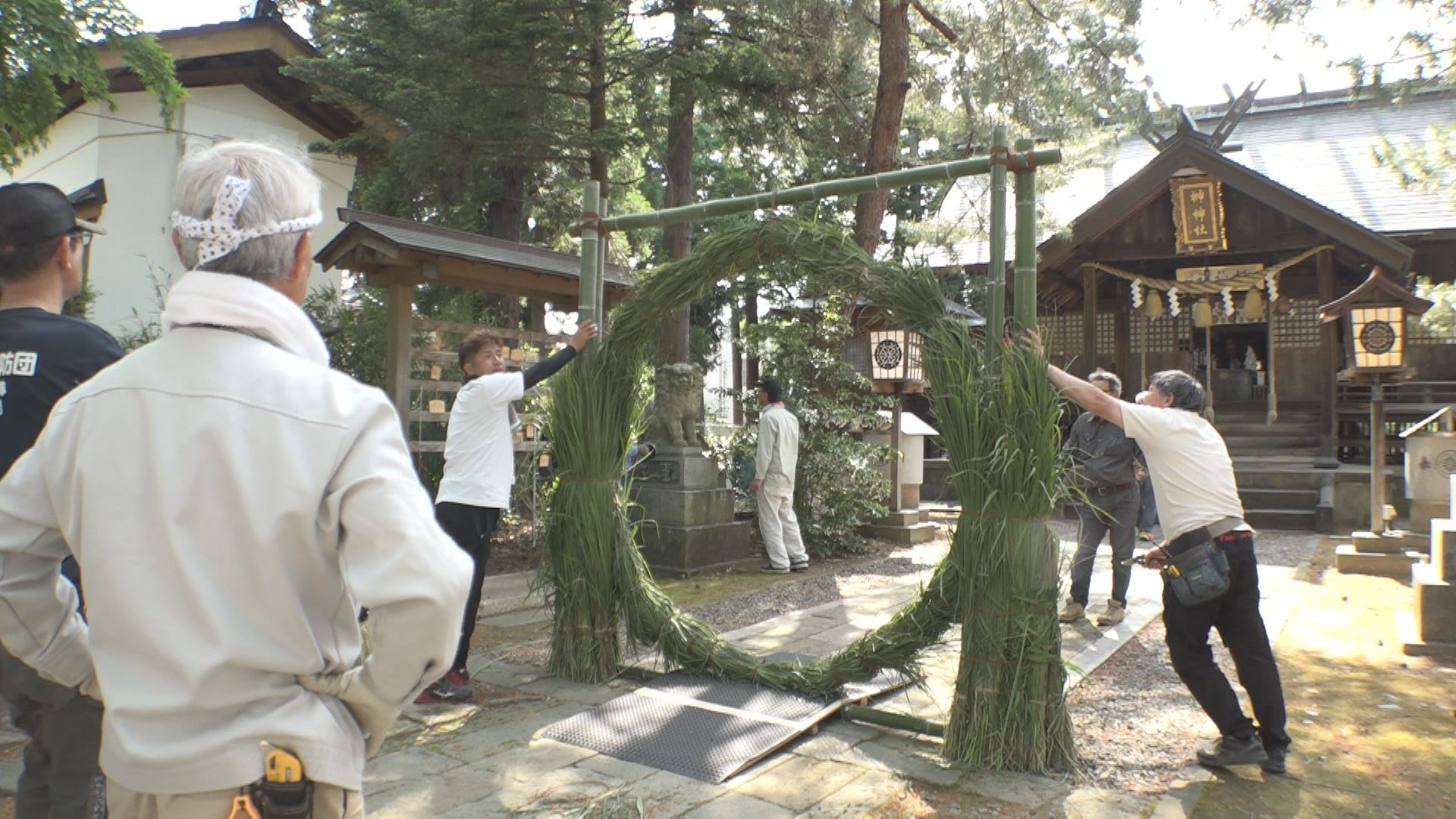 上越市大手町 榊神社に初めて「茅の輪」設置
