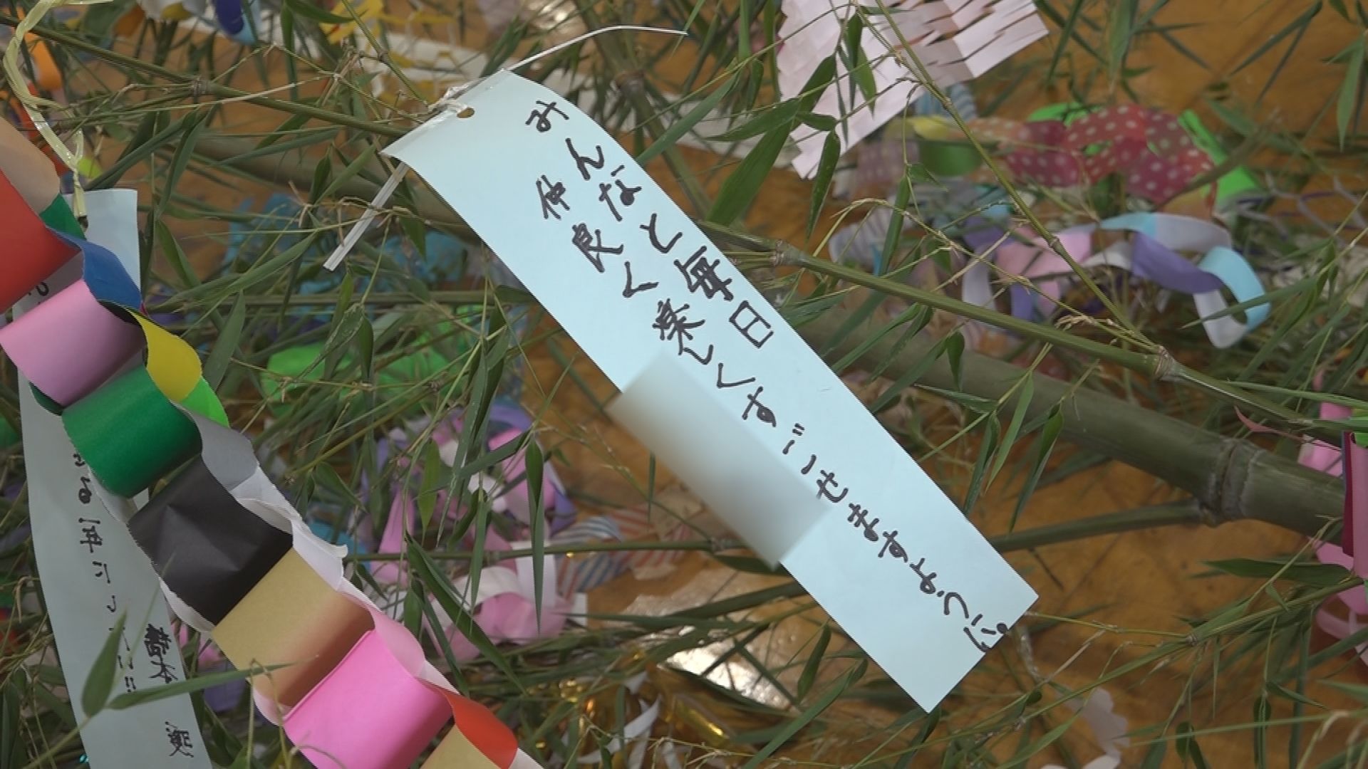直江津の児童と園児 短冊に願いごと！商店街に七夕飾り