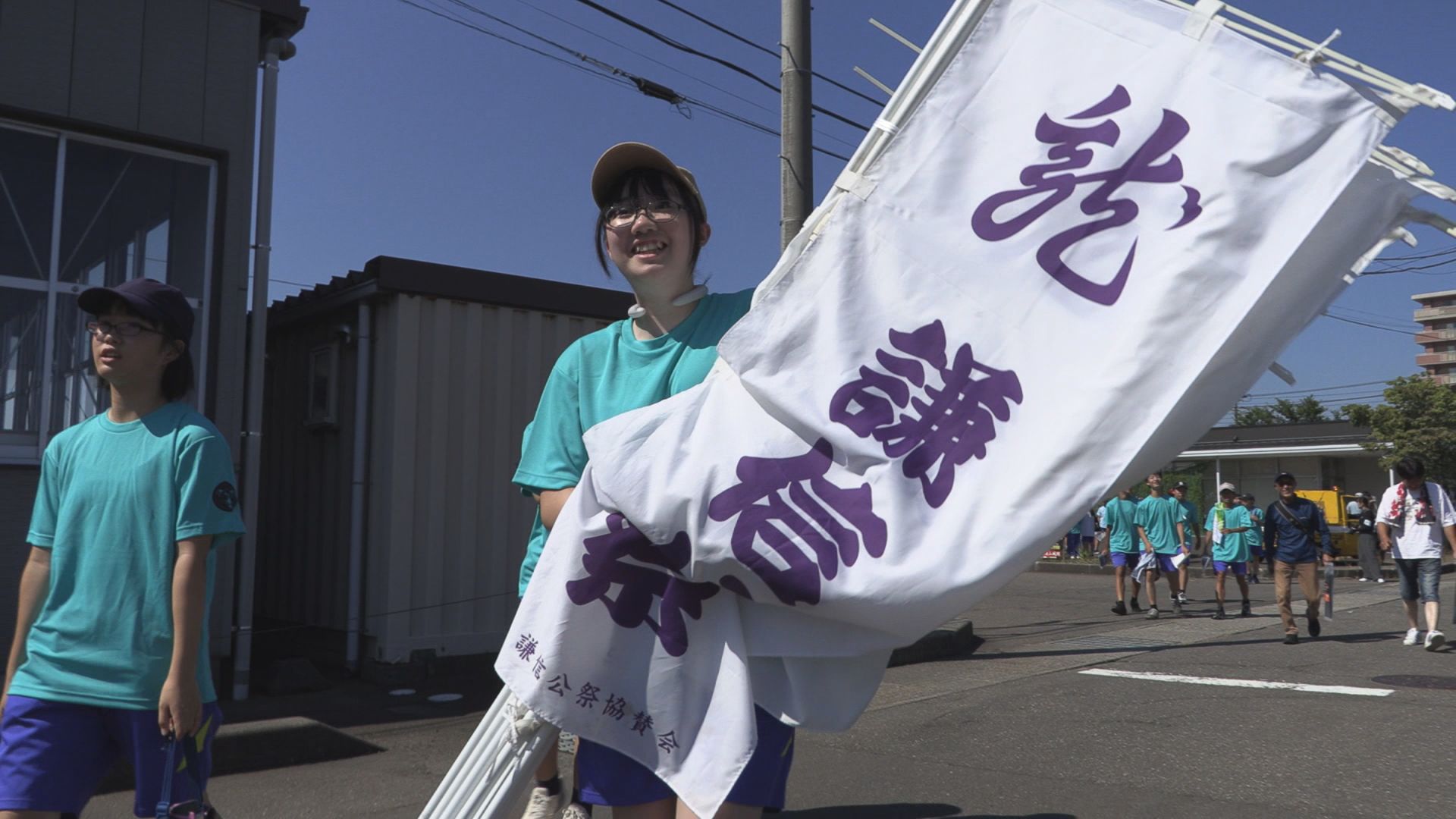 見て、来て、楽しんで！地元中学生が「謙信公祭」のぼり旗設置