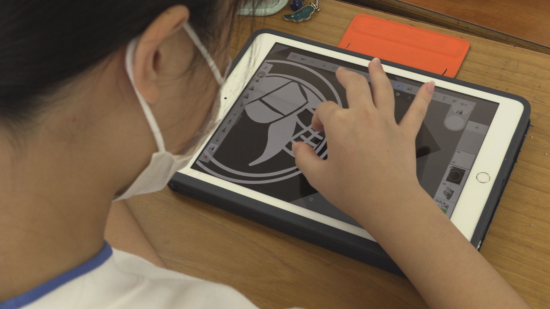 「春日山」愛を形に 中学生がロゴマーク案制作