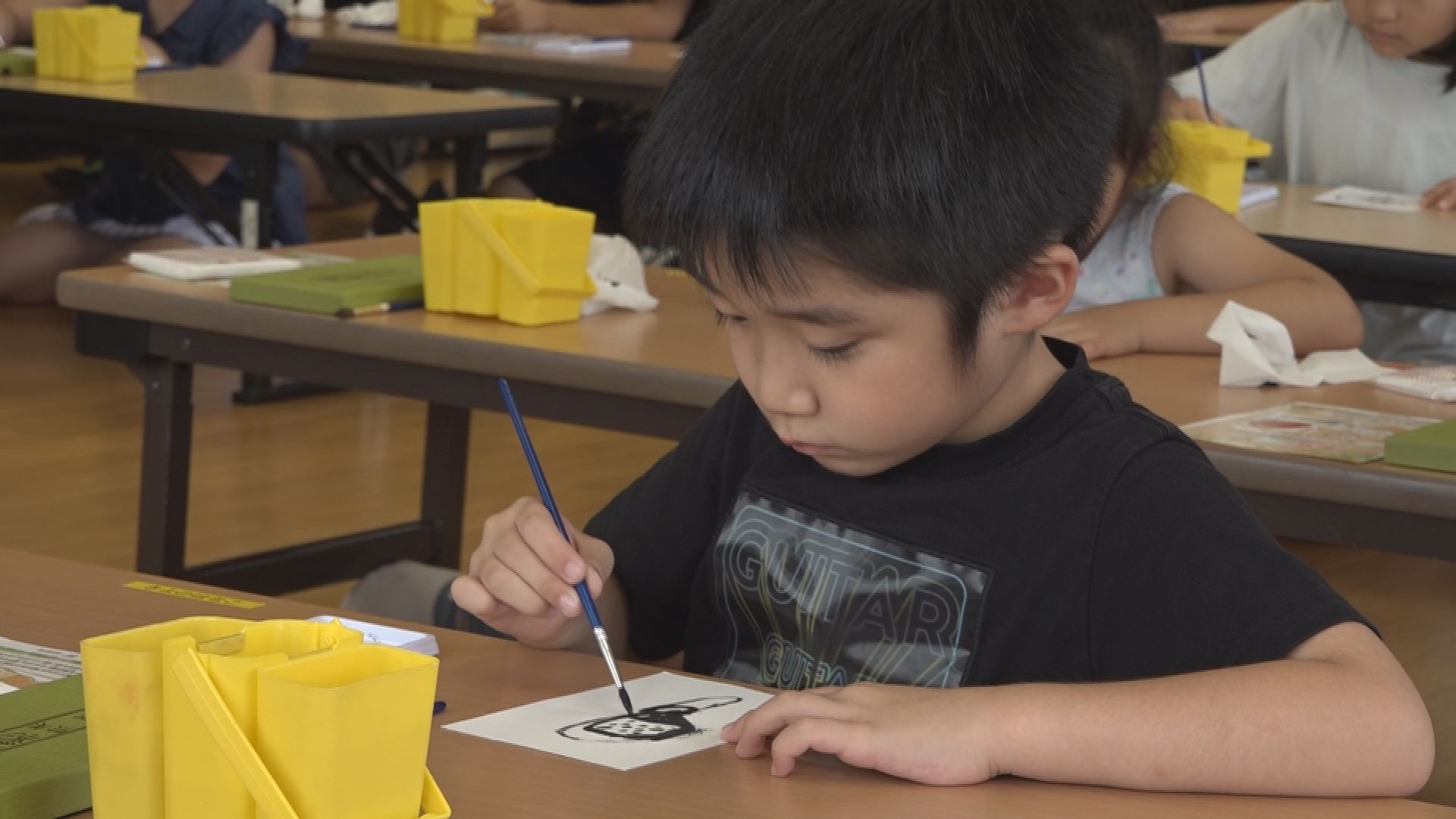 伝えたい思いに絵を添えて 大潟区で小学生対象の絵手紙教室