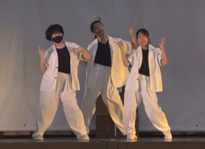 新井中文化祭「新祭(ニューフェス)」ダンスや歌披露で大盛況！