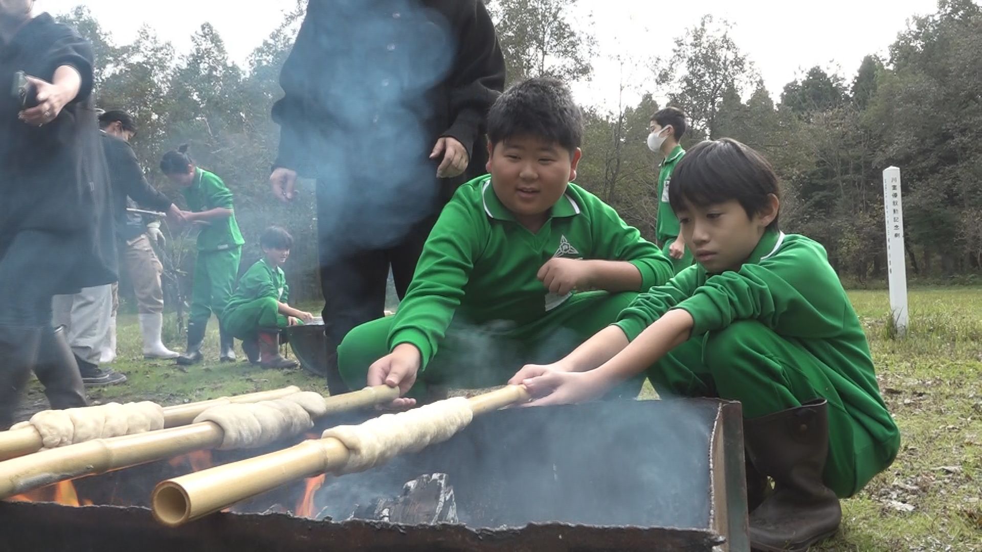 戸野目小4年生「二貫寺の森」で自然体験学習