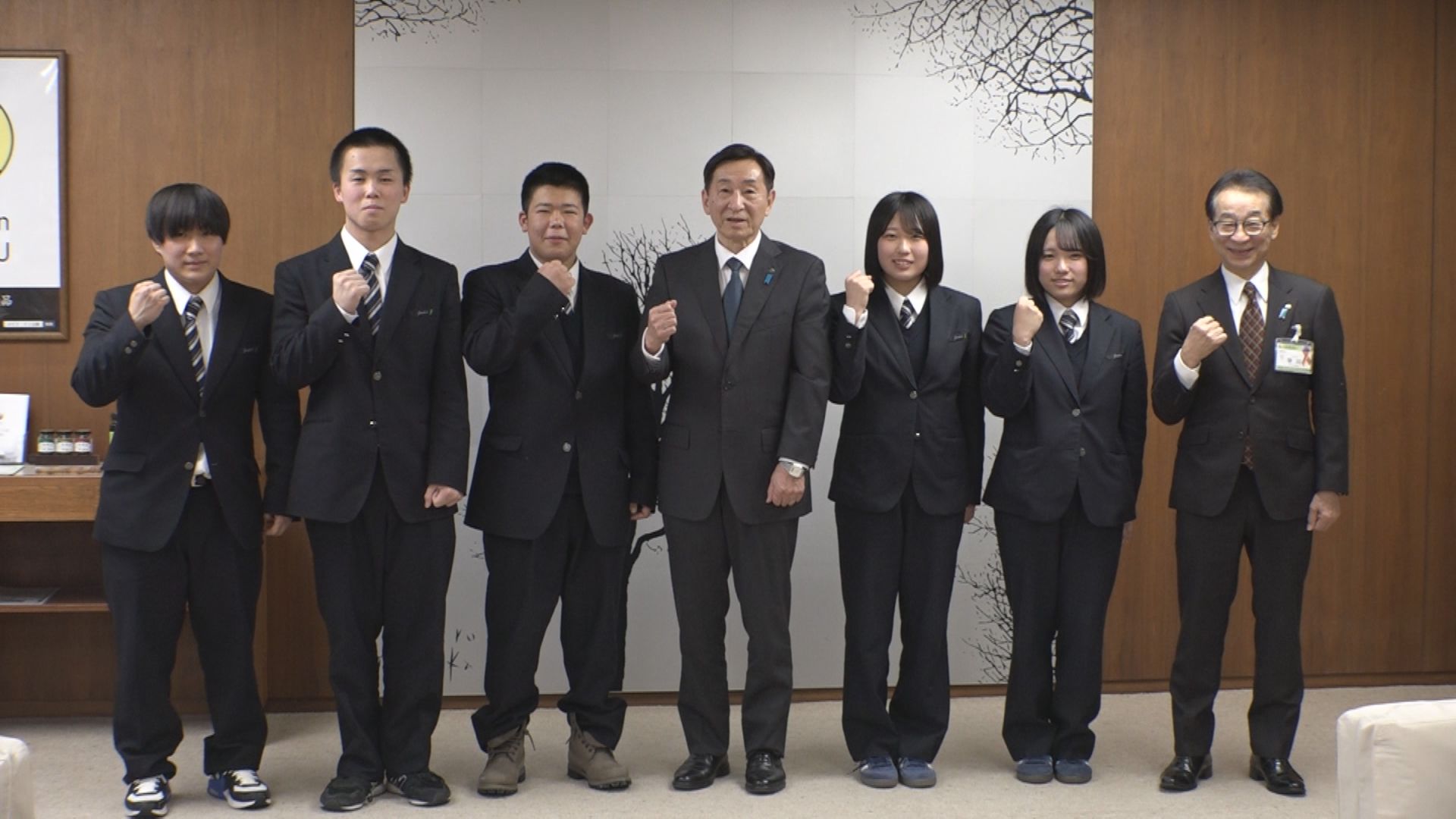 握手･ハグ･感謝が大事！ドイツ柔道を体験 上越高校の生徒が小菅市長に報告