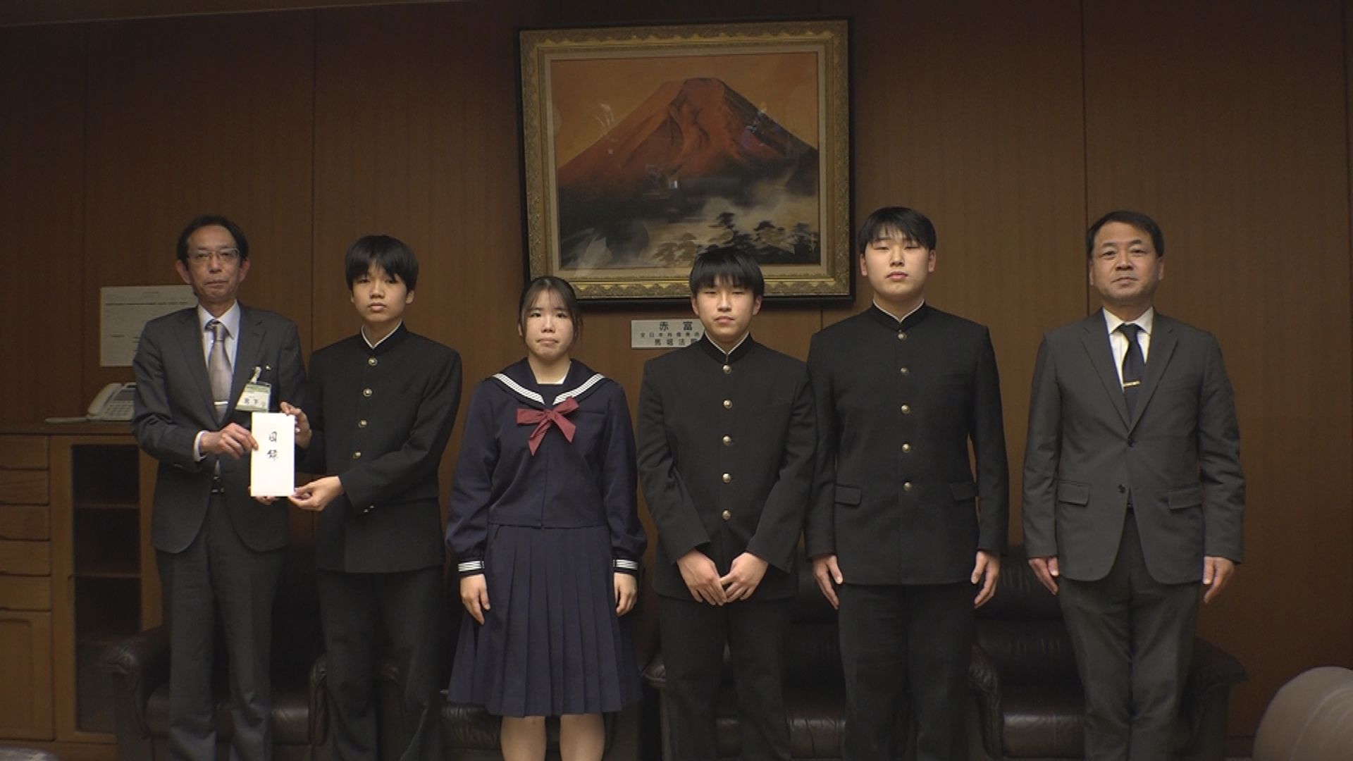 板倉中生徒 まつりの売上を国境なき医師団に寄付