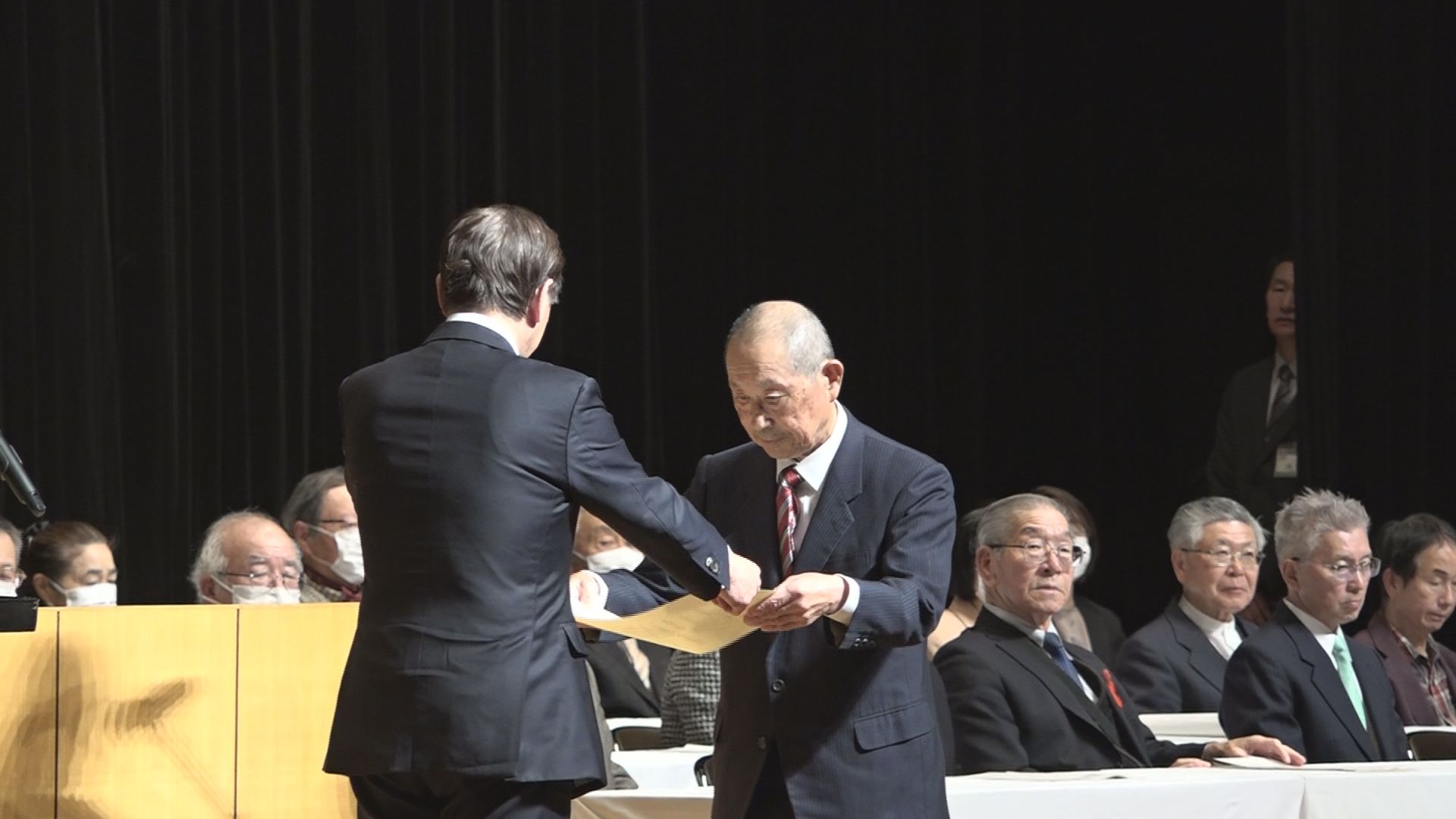 上越市の民生委員と児童委員 退任者230人に感謝状