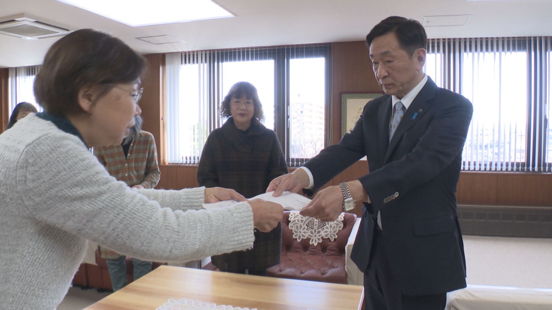 学校の環境整備を小菅市長に要望 新日本婦人の会上越市部