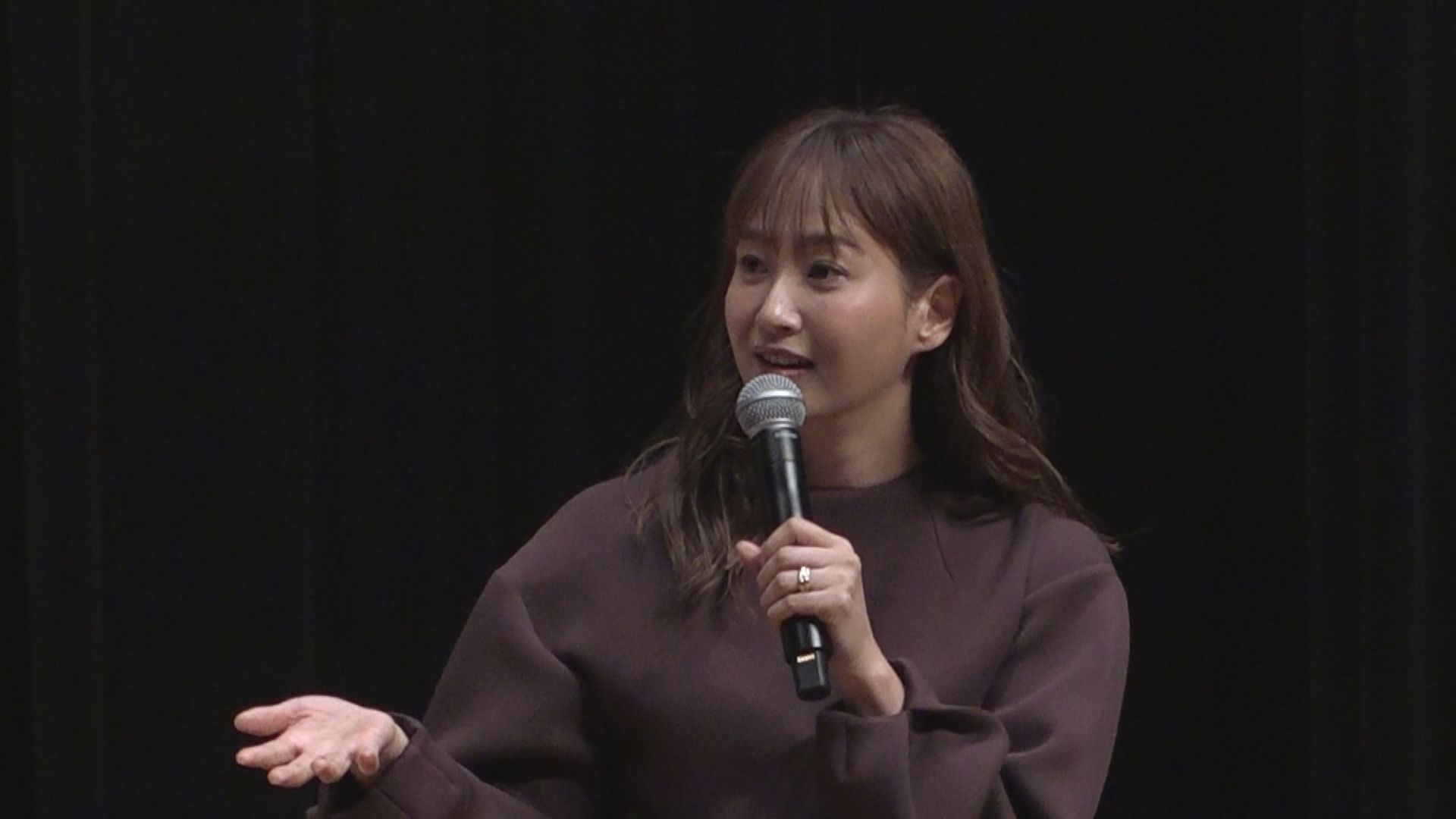 タレントの藤本美貴さん 妙高市でトークイベント