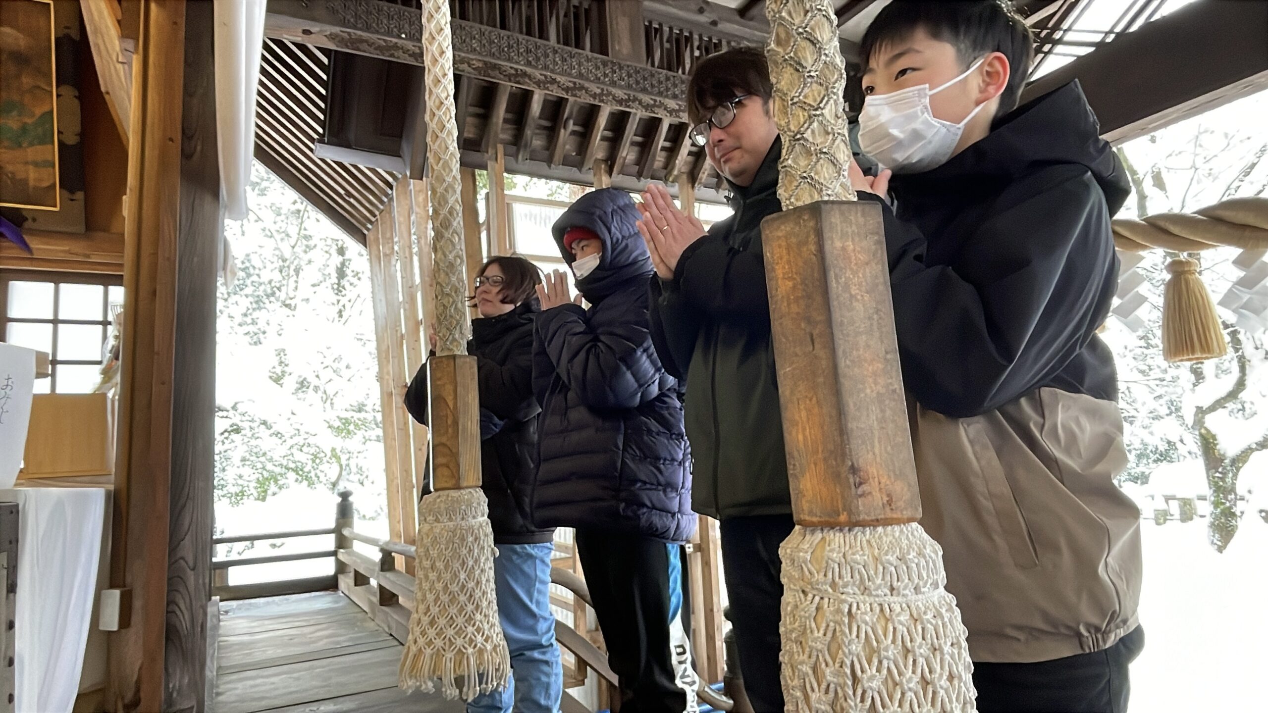 春日山神社  大雪で初詣参拝客は例年の10分の1に