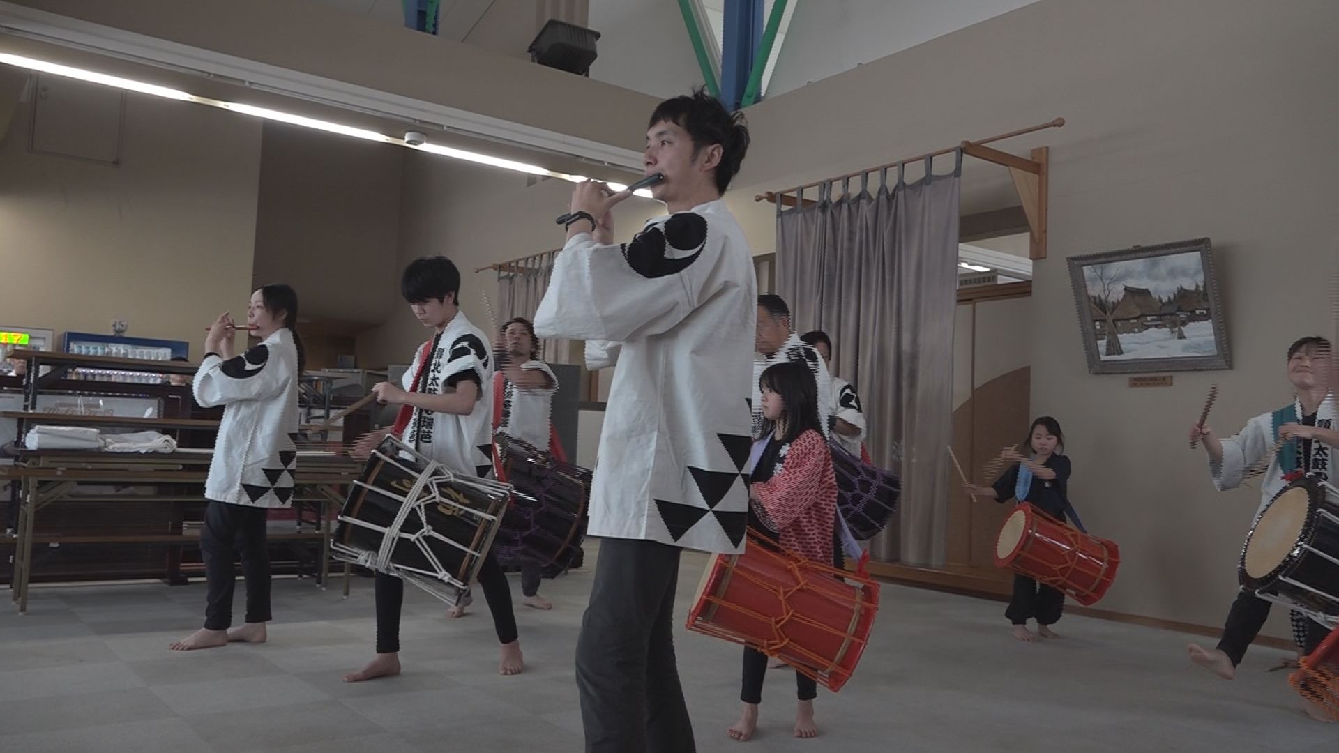 鵜の浜人魚館で頸北太鼓「瑞芭」がパフォーマンス♪
