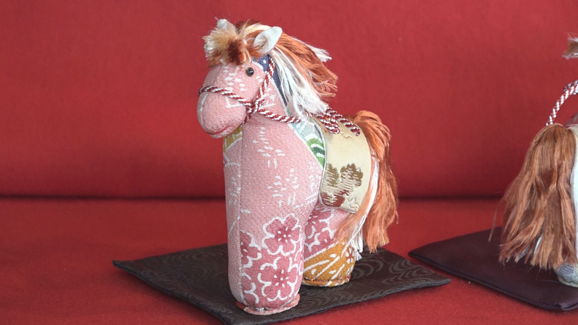 すべて「午」くいきますように！着物生地の手作り干支人形販売