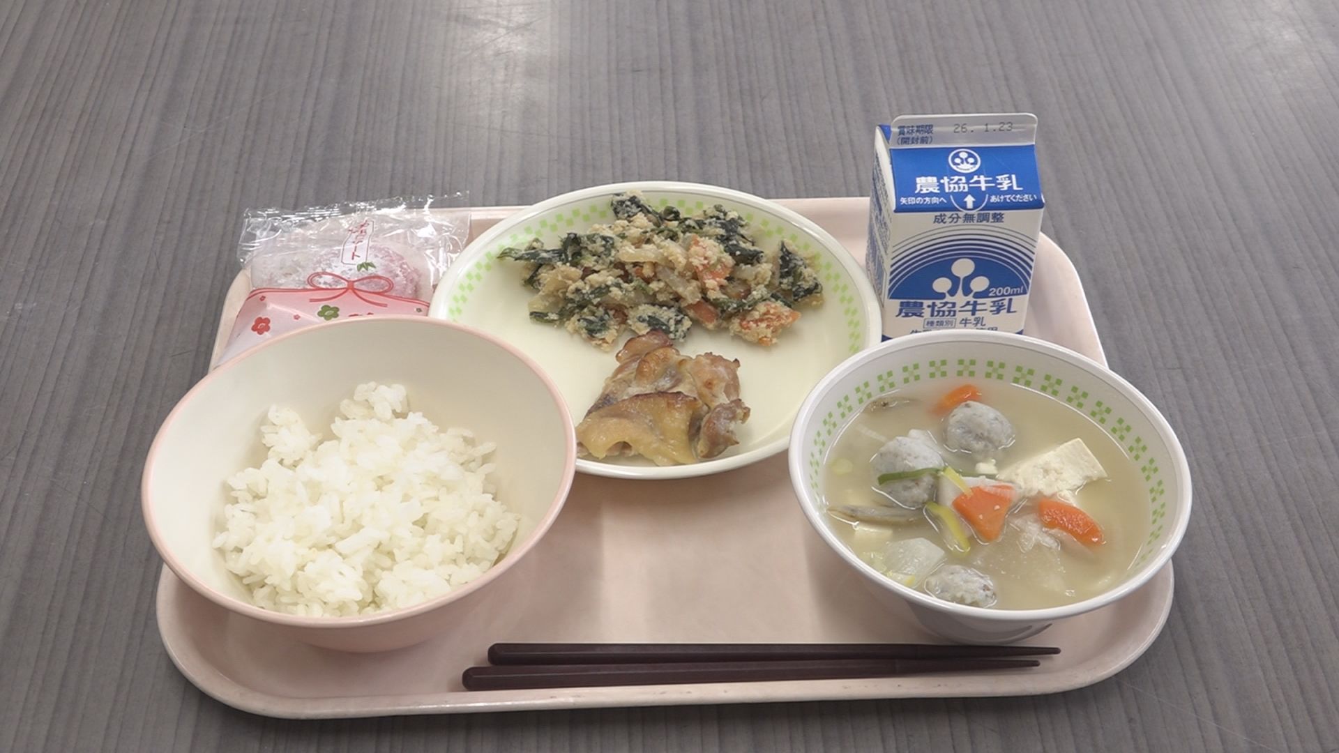 作曲家 小山作之助の生誕日 大潟区の小中学校で「夏は来ぬ」特別給食！