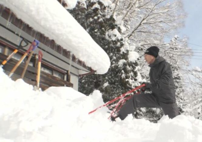 妙高市の1人暮らし高齢者世帯で郵便局長が除雪ボランティア