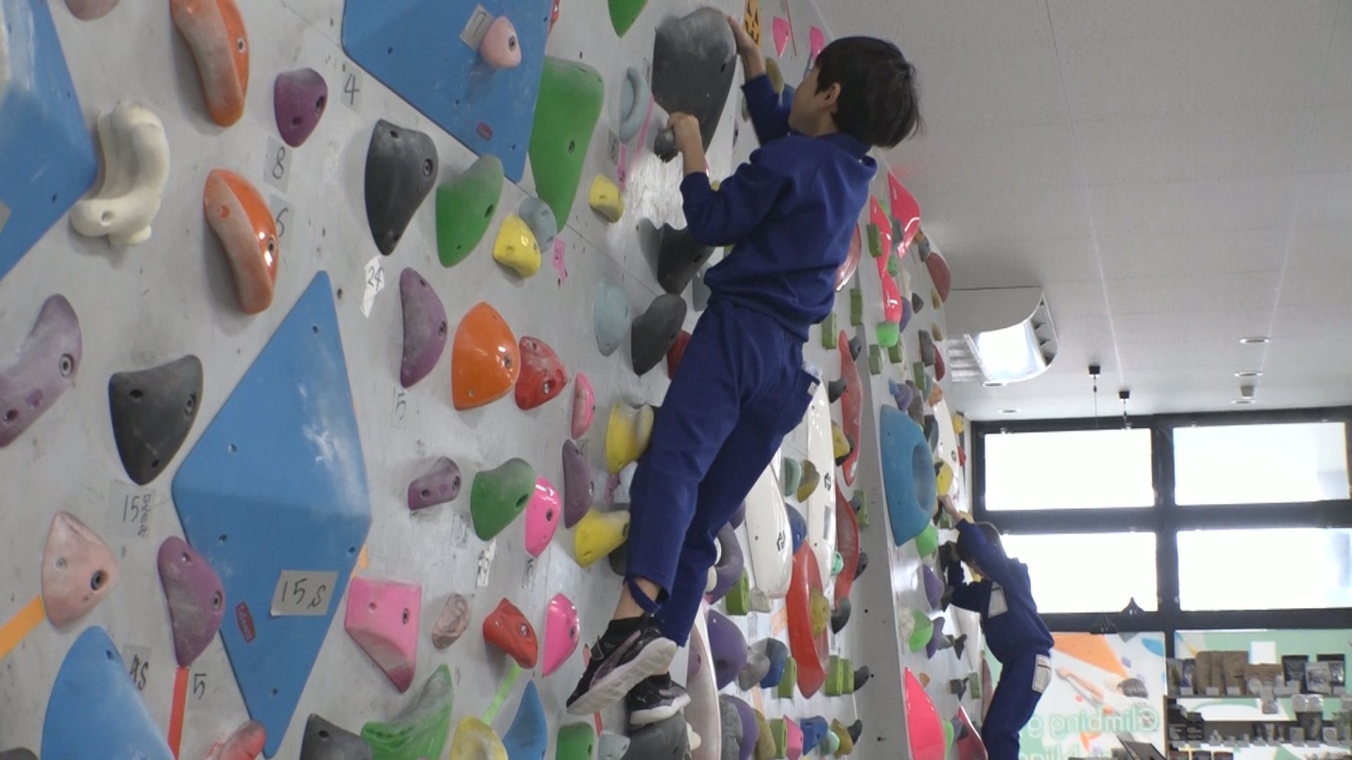 体も心もチャレンジ！スポーツクライミング体験 富岡小